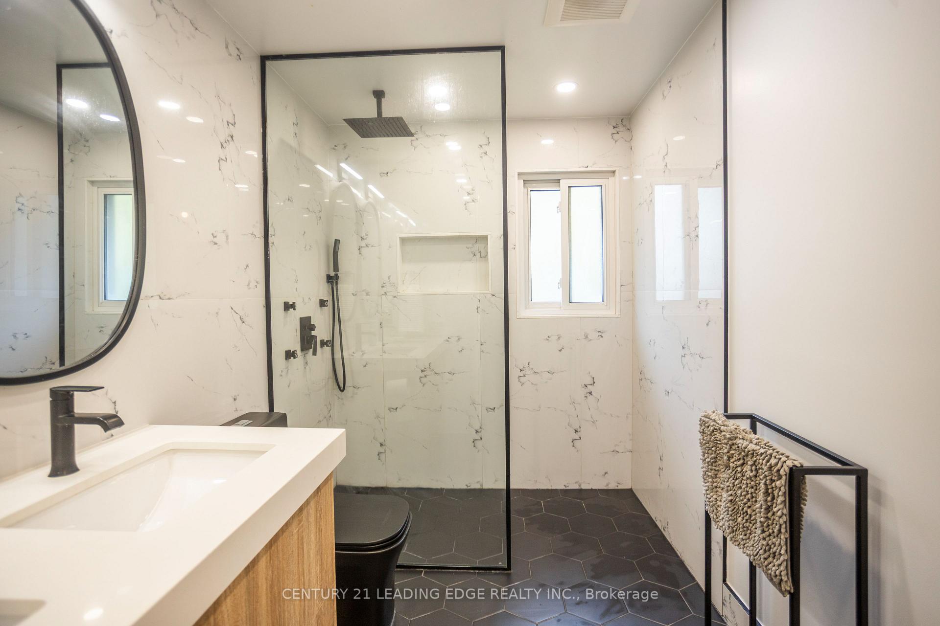 Photo 32 of 912 Vistula Drive, Pickering, West Shore — HOMEH