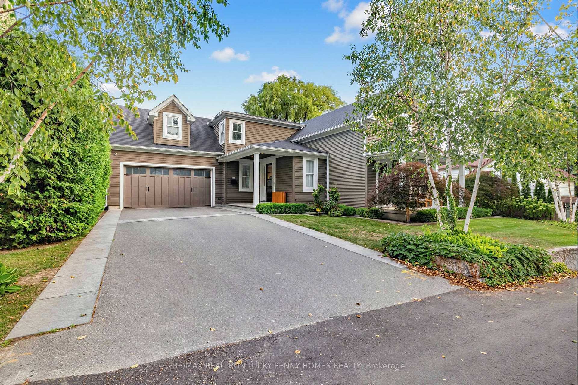 Photo 2 of 11 Victoria Avenue, Markham, Unionville — HOMEH