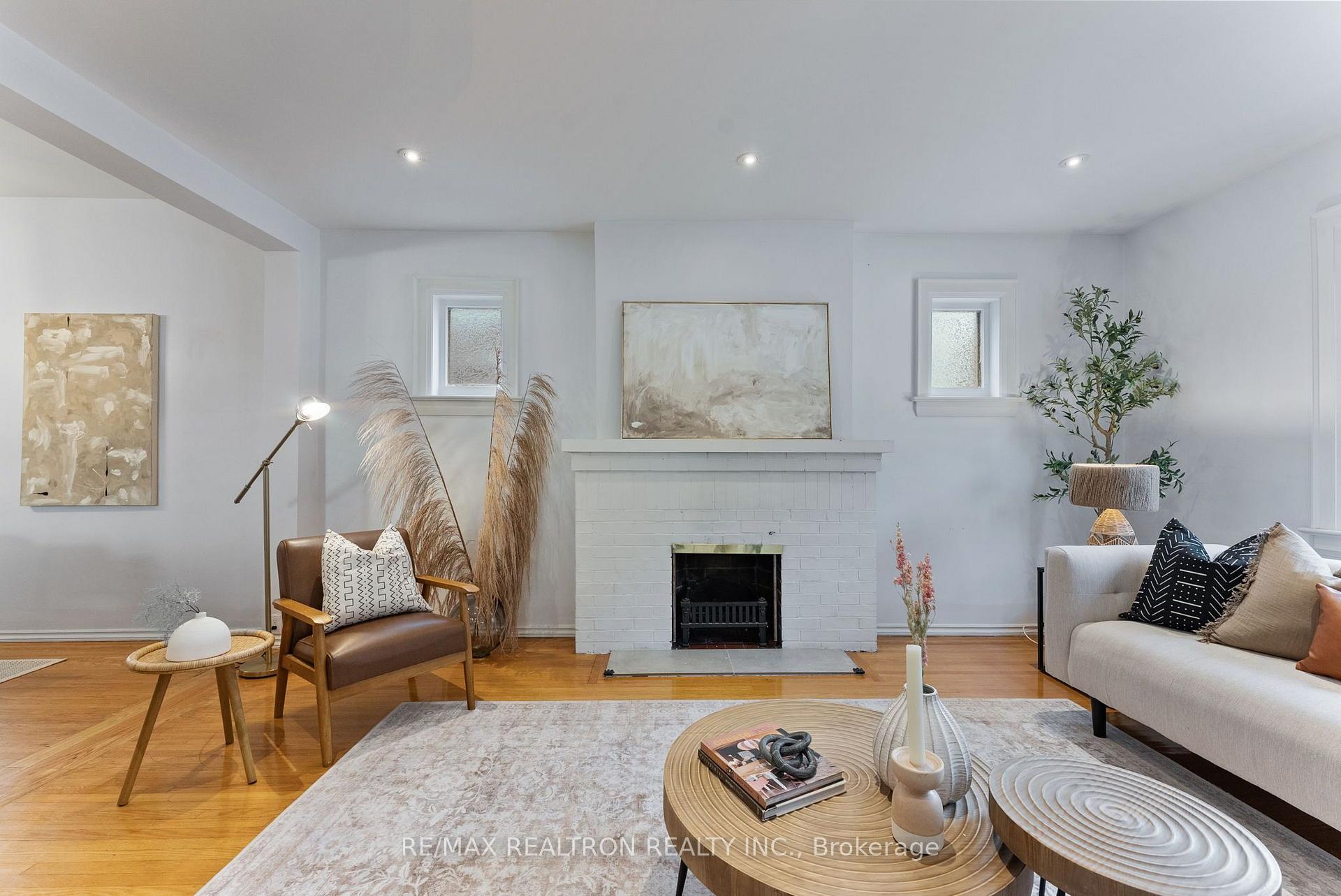 Photo 11 of 41 Ashbury Avenue, Toronto, Oakwood Village — HOMEH