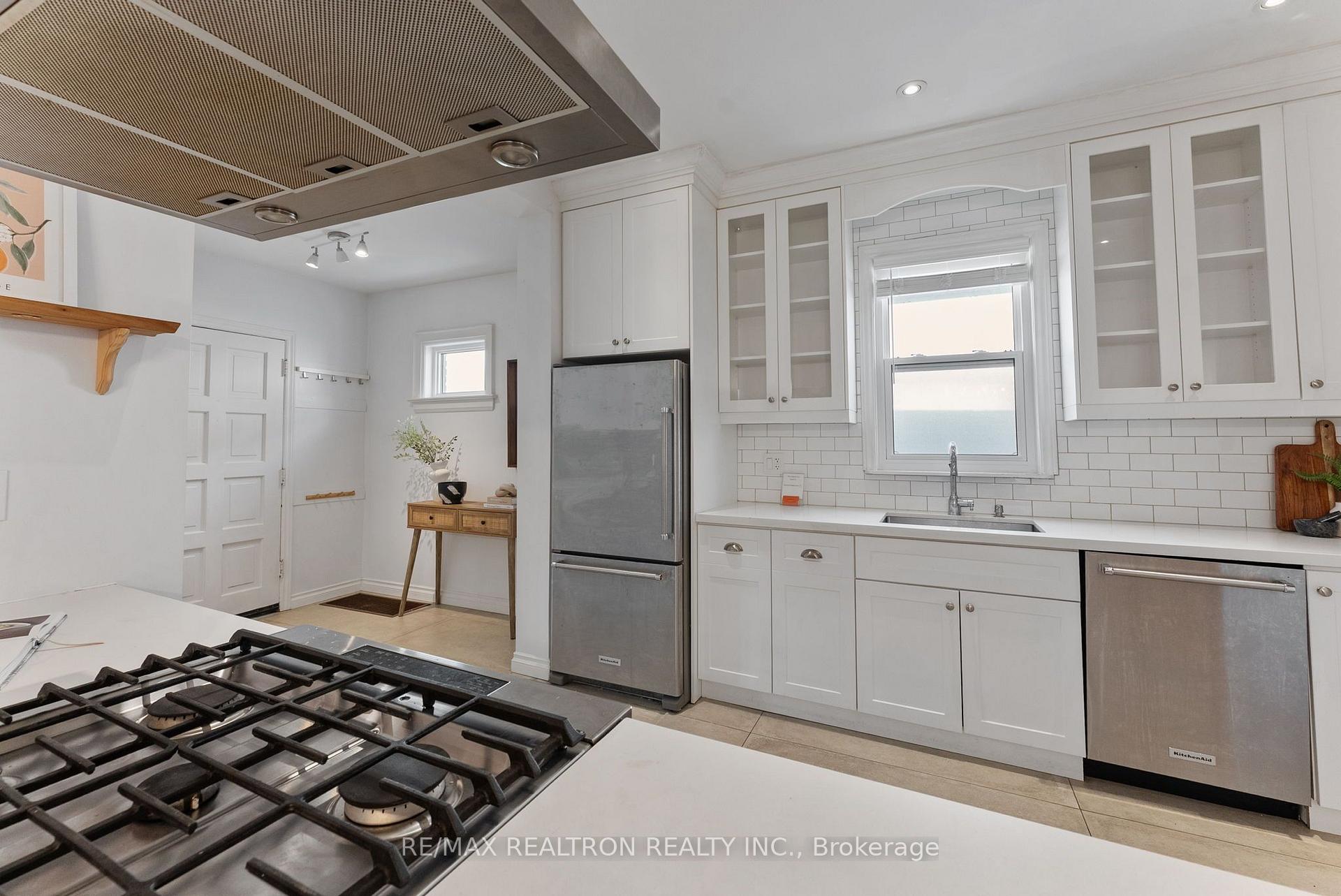 Photo 15 of 41 Ashbury Avenue, Toronto, Oakwood Village — HOMEH