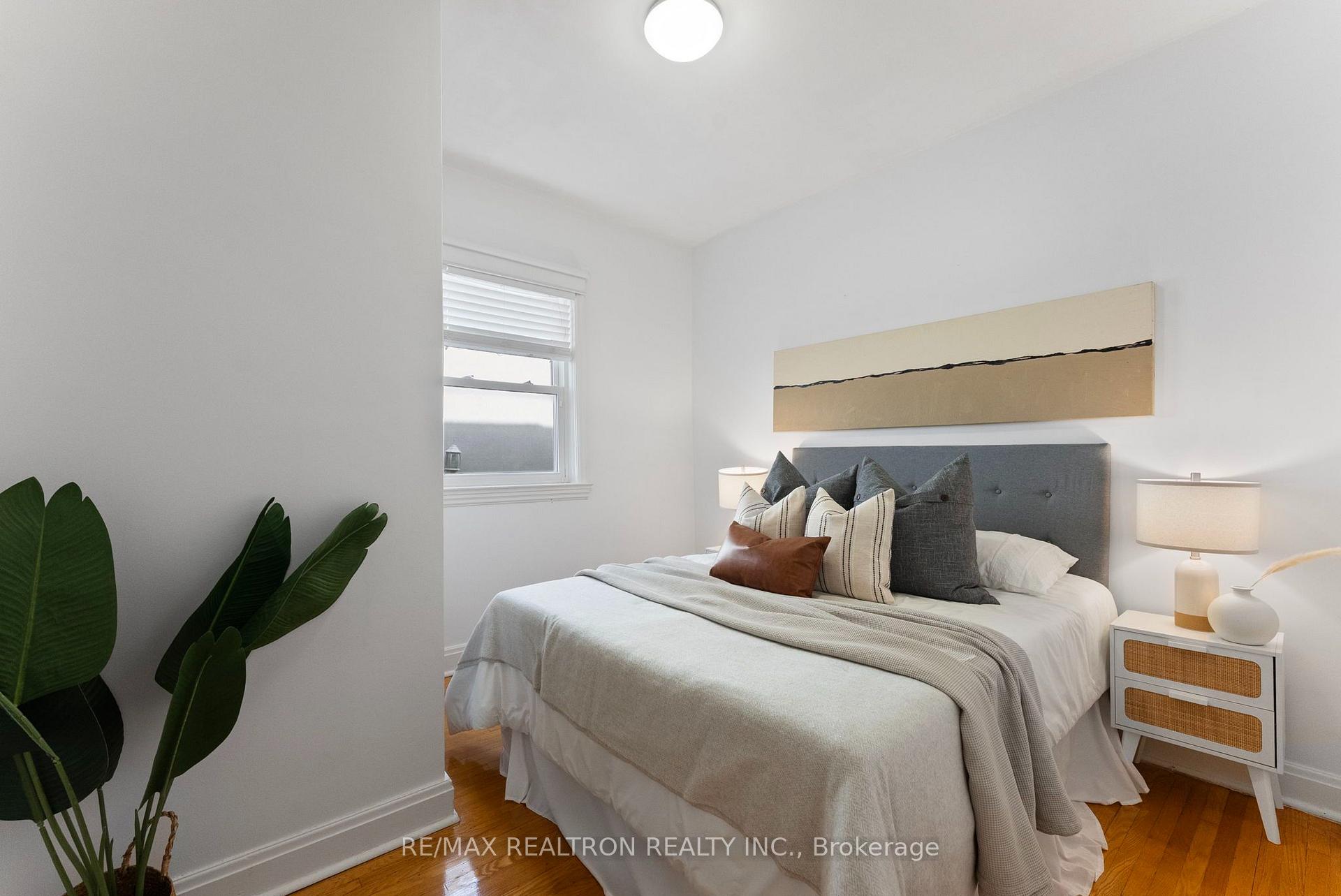 Photo 16 of 41 Ashbury Avenue, Toronto, Oakwood Village — HOMEH