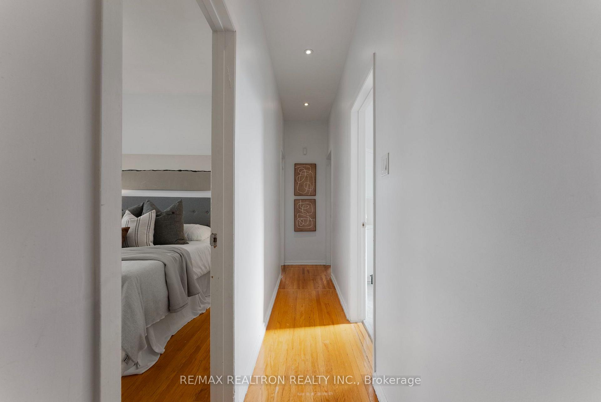 Photo 19 of 41 Ashbury Avenue, Toronto, Oakwood Village — HOMEH