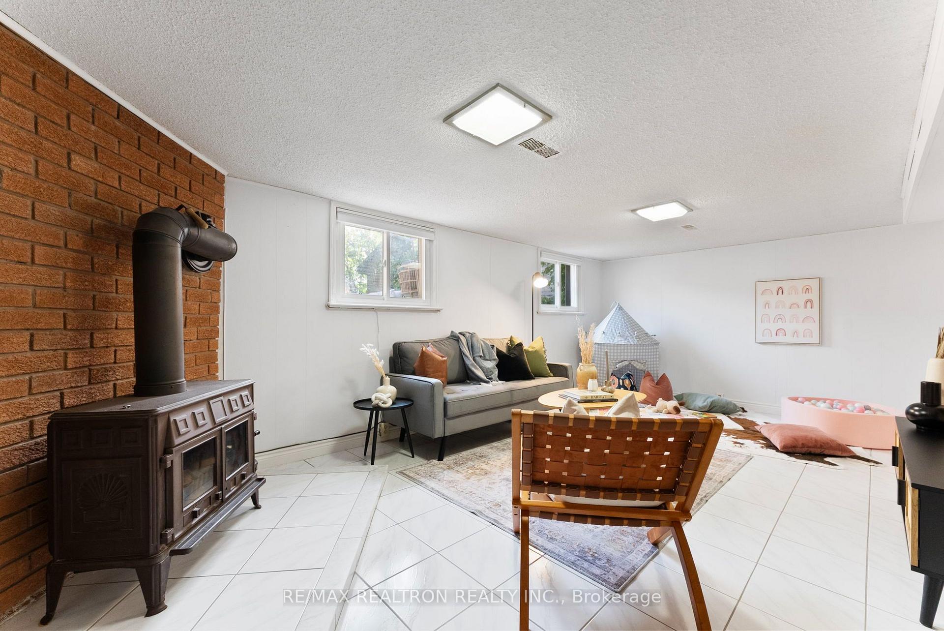Photo 23 of 41 Ashbury Avenue, Toronto, Oakwood Village — HOMEH