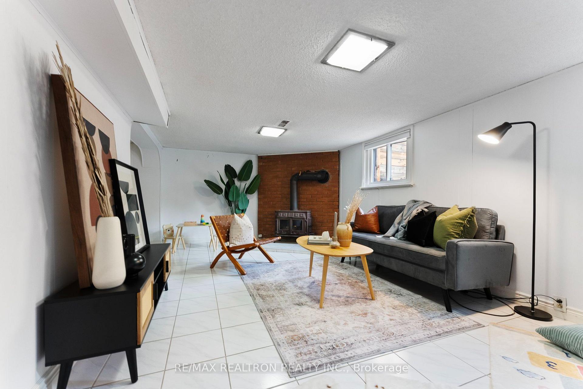 Photo 24 of 41 Ashbury Avenue, Toronto, Oakwood Village — HOMEH