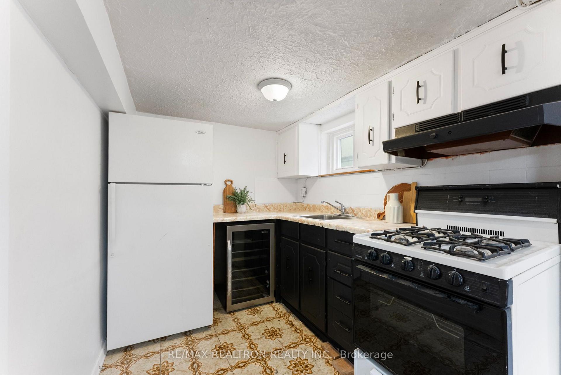 Photo 30 of 41 Ashbury Avenue, Toronto, Oakwood Village — HOMEH