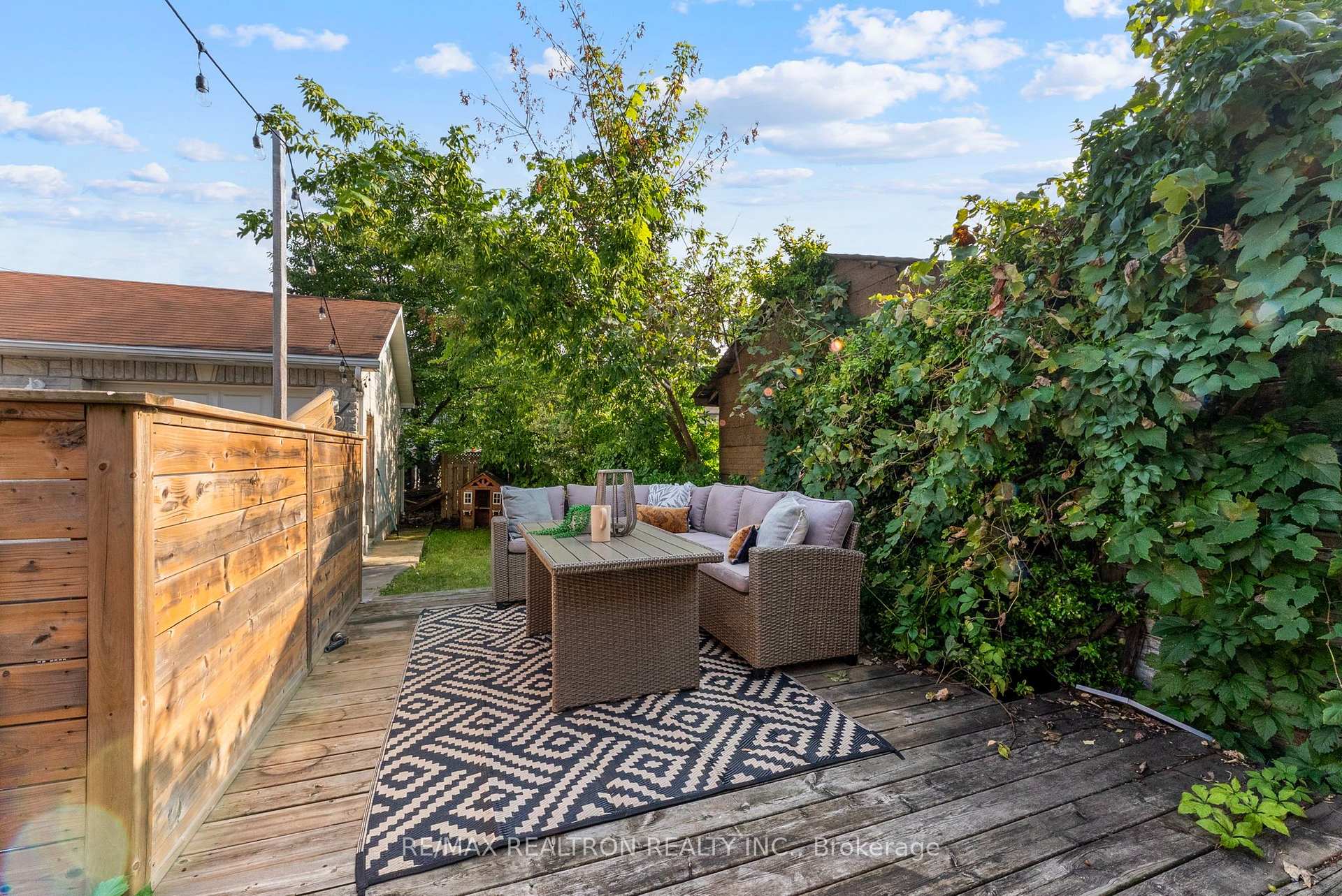 Photo 33 of 41 Ashbury Avenue, Toronto, Oakwood Village — HOMEH