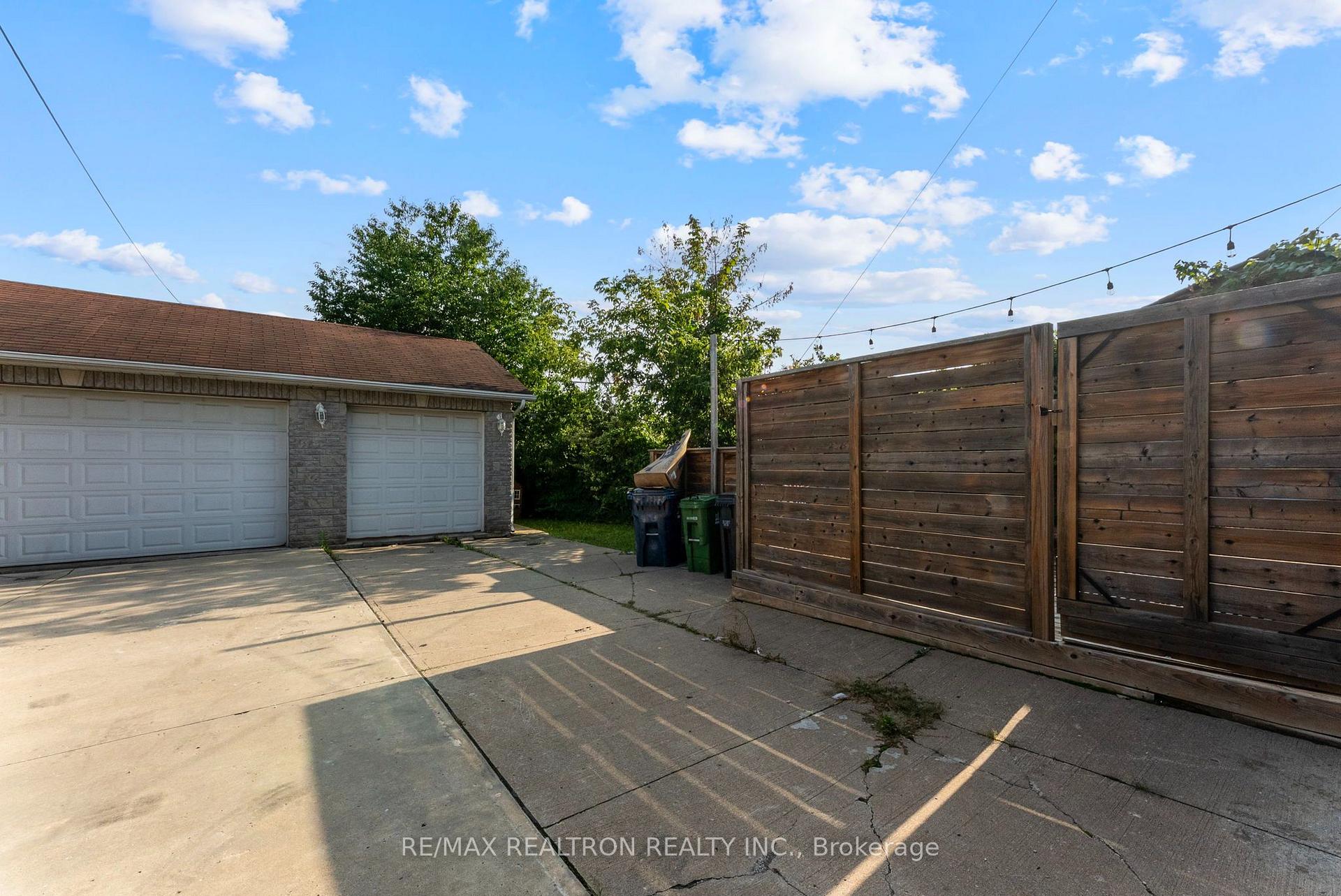 Photo 34 of 41 Ashbury Avenue, Toronto, Oakwood Village — HOMEH