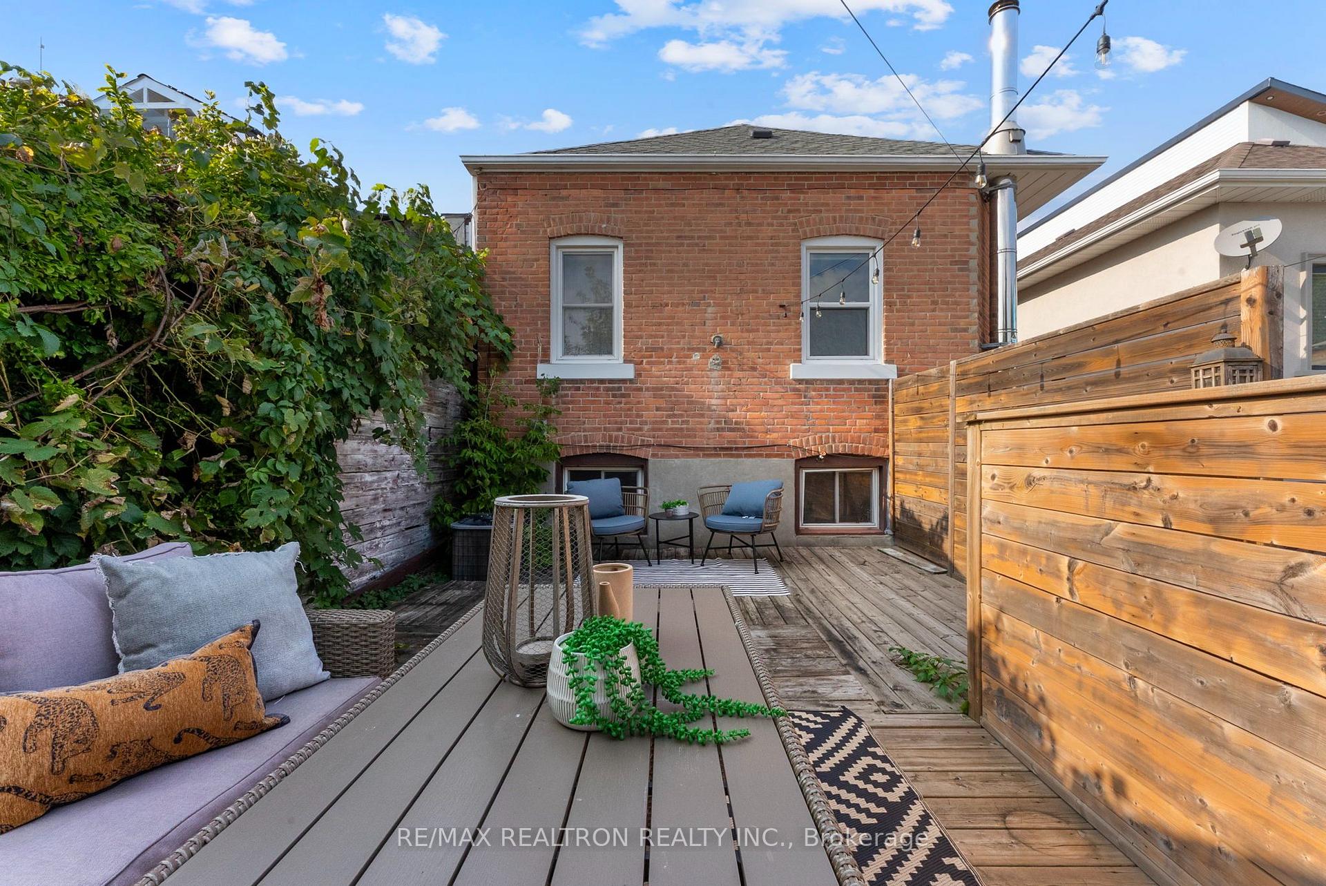 Photo 35 of 41 Ashbury Avenue, Toronto, Oakwood Village — HOMEH