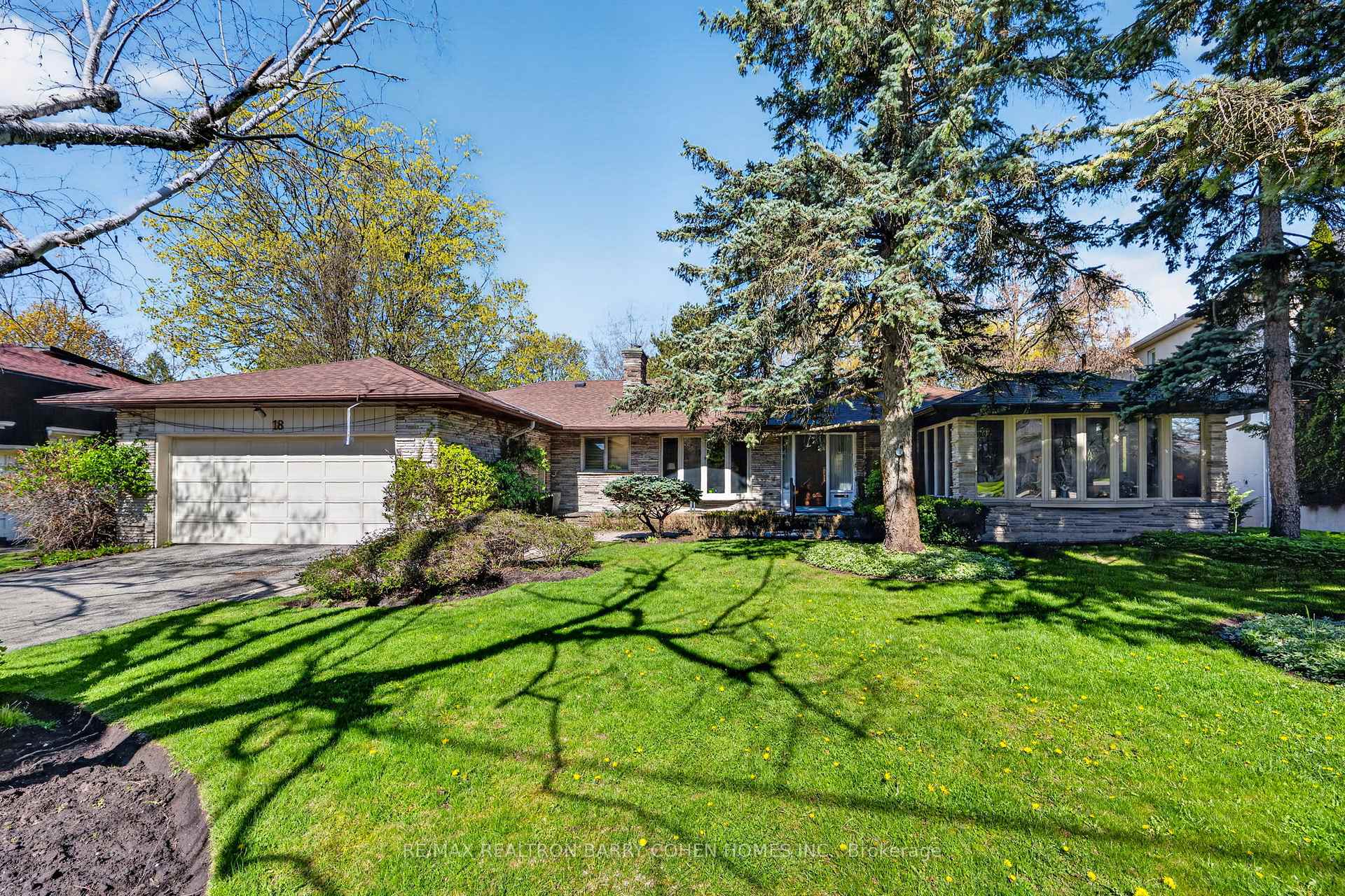 Photo 1 of 18 Brian Cliff Drive, North York, Banbury-Don Mills — HOMEH