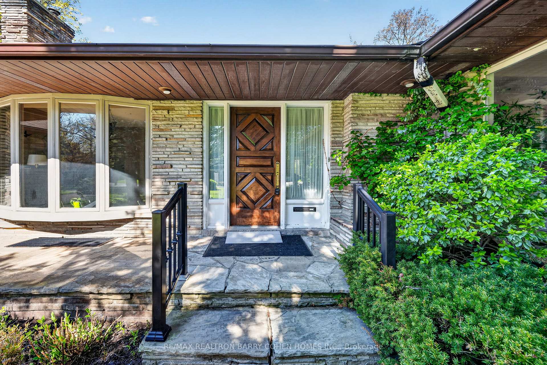 Photo 2 of 18 Brian Cliff Drive, North York, Banbury-Don Mills — HOMEH