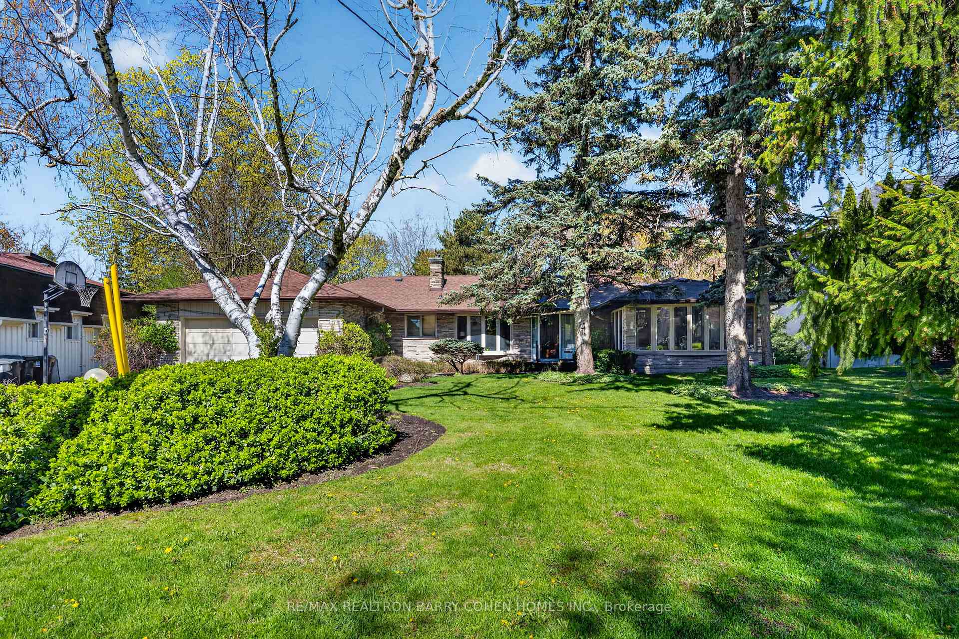 Photo 5 of 18 Brian Cliff Drive, North York, Banbury-Don Mills — HOMEH