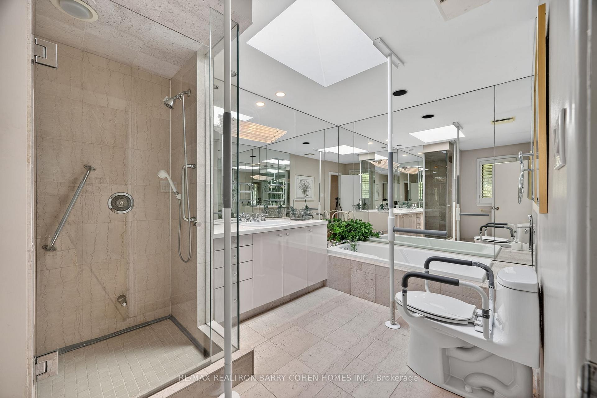 Photo 31 of 18 Brian Cliff Drive, North York, Banbury-Don Mills — HOMEH