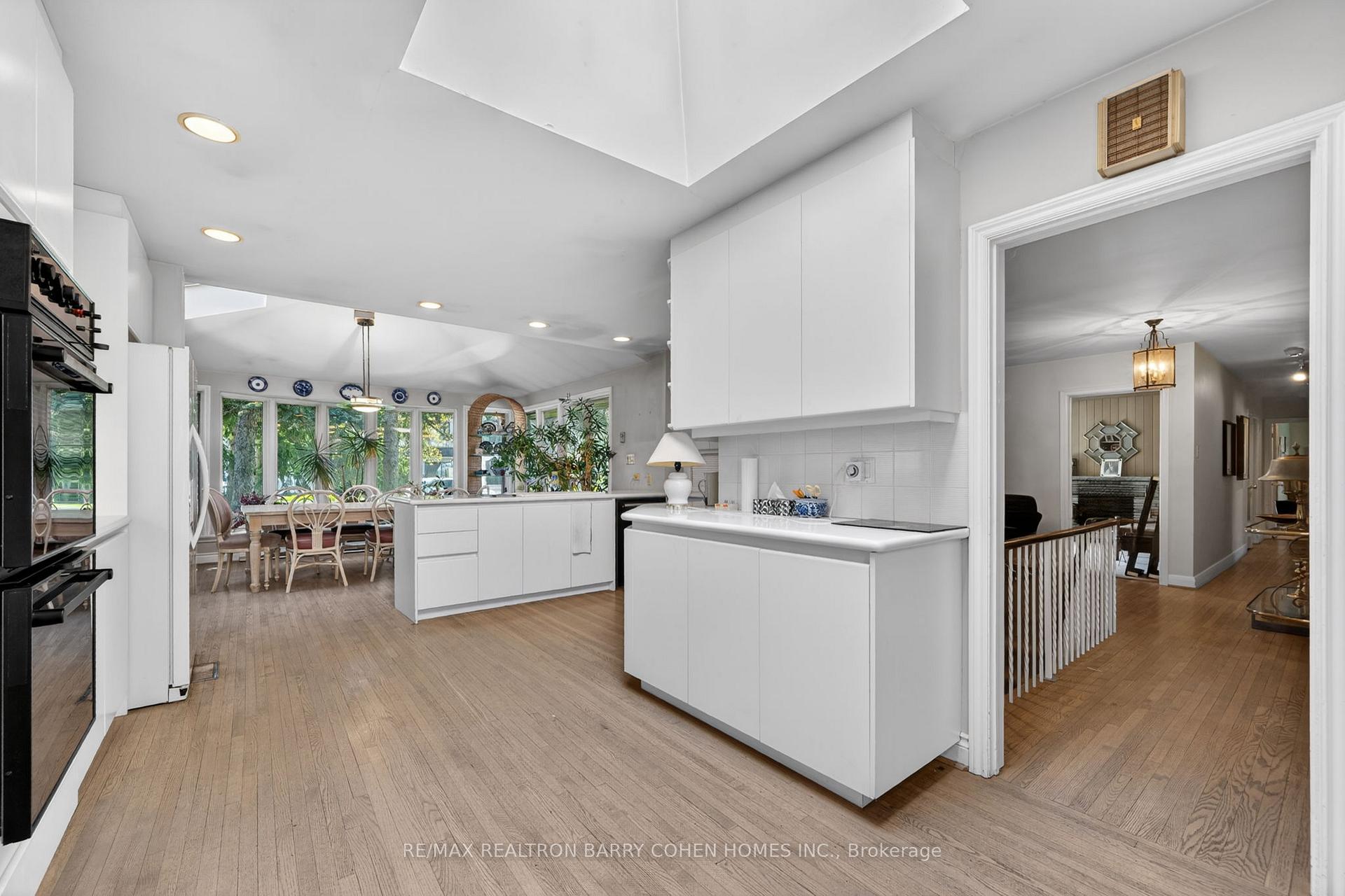 Photo 21 of 18 Brian Cliff Drive, North York, Banbury-Don Mills — HOMEH