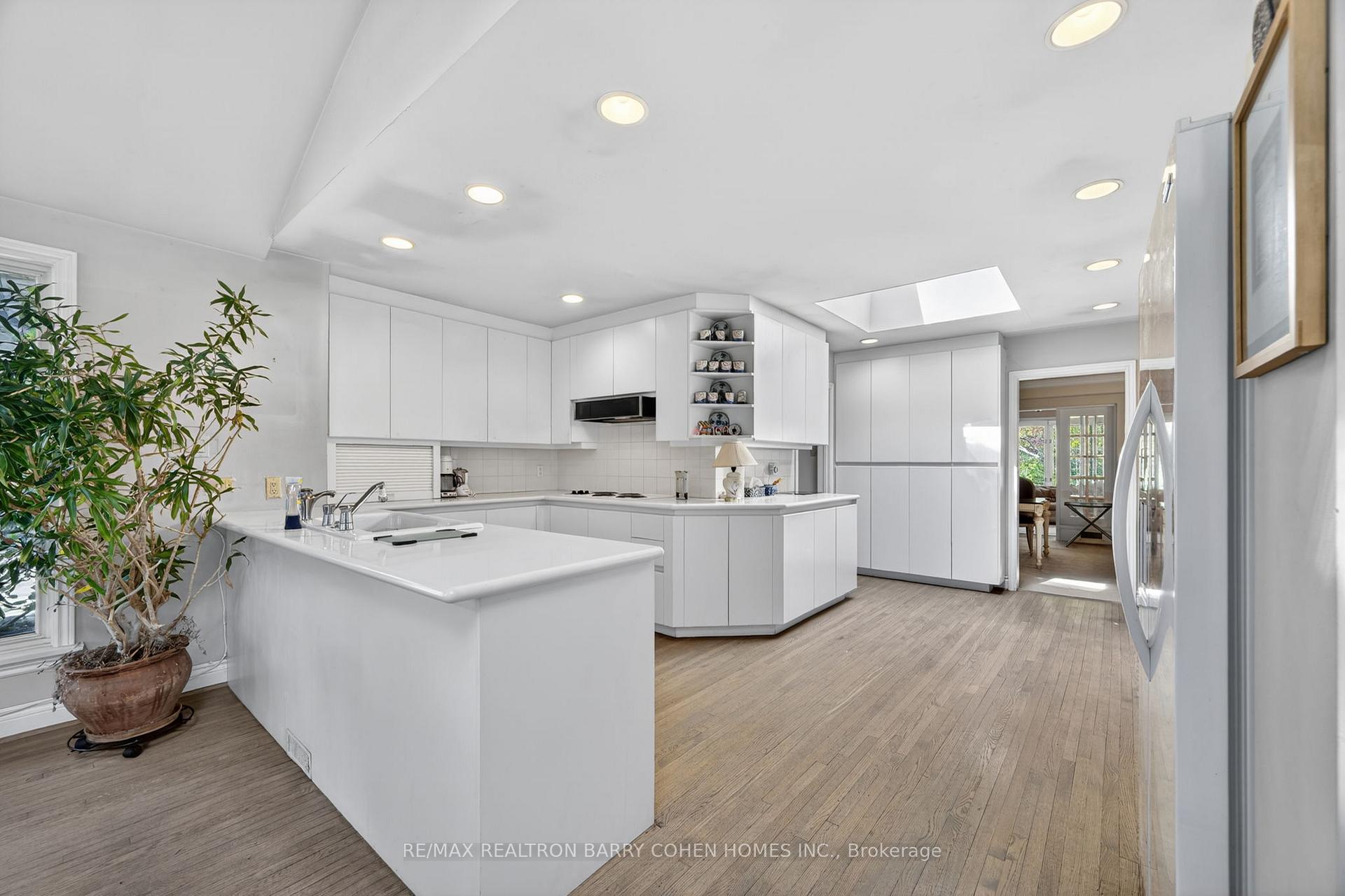 Photo 22 of 18 Brian Cliff Drive, North York, Banbury-Don Mills — HOMEH