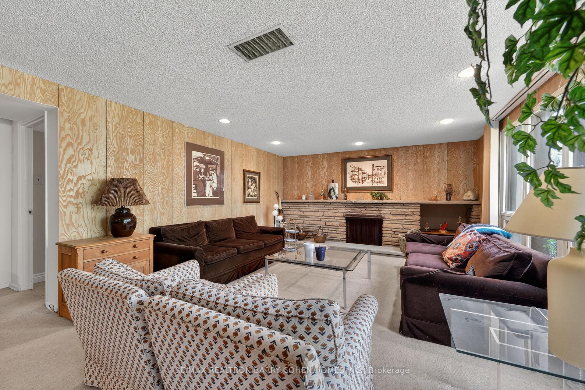 Photo 24 of 18 Brian Cliff Drive, North York, Banbury-Don Mills — HOMEH
