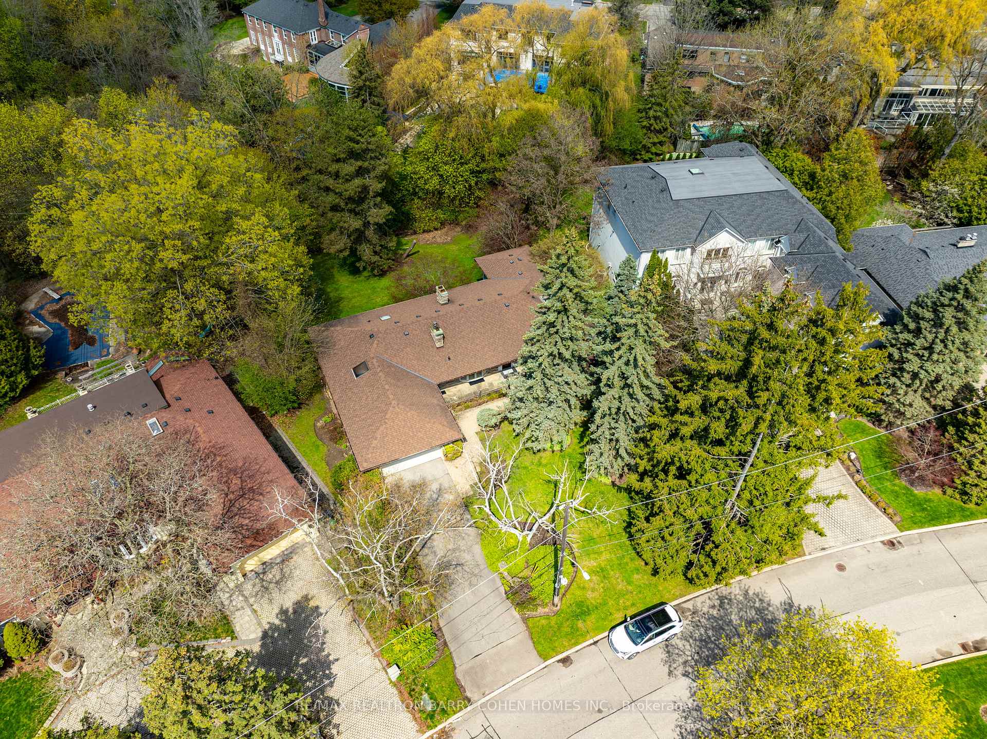 Photo 36 of 18 Brian Cliff Drive, North York, Banbury-Don Mills — HOMEH