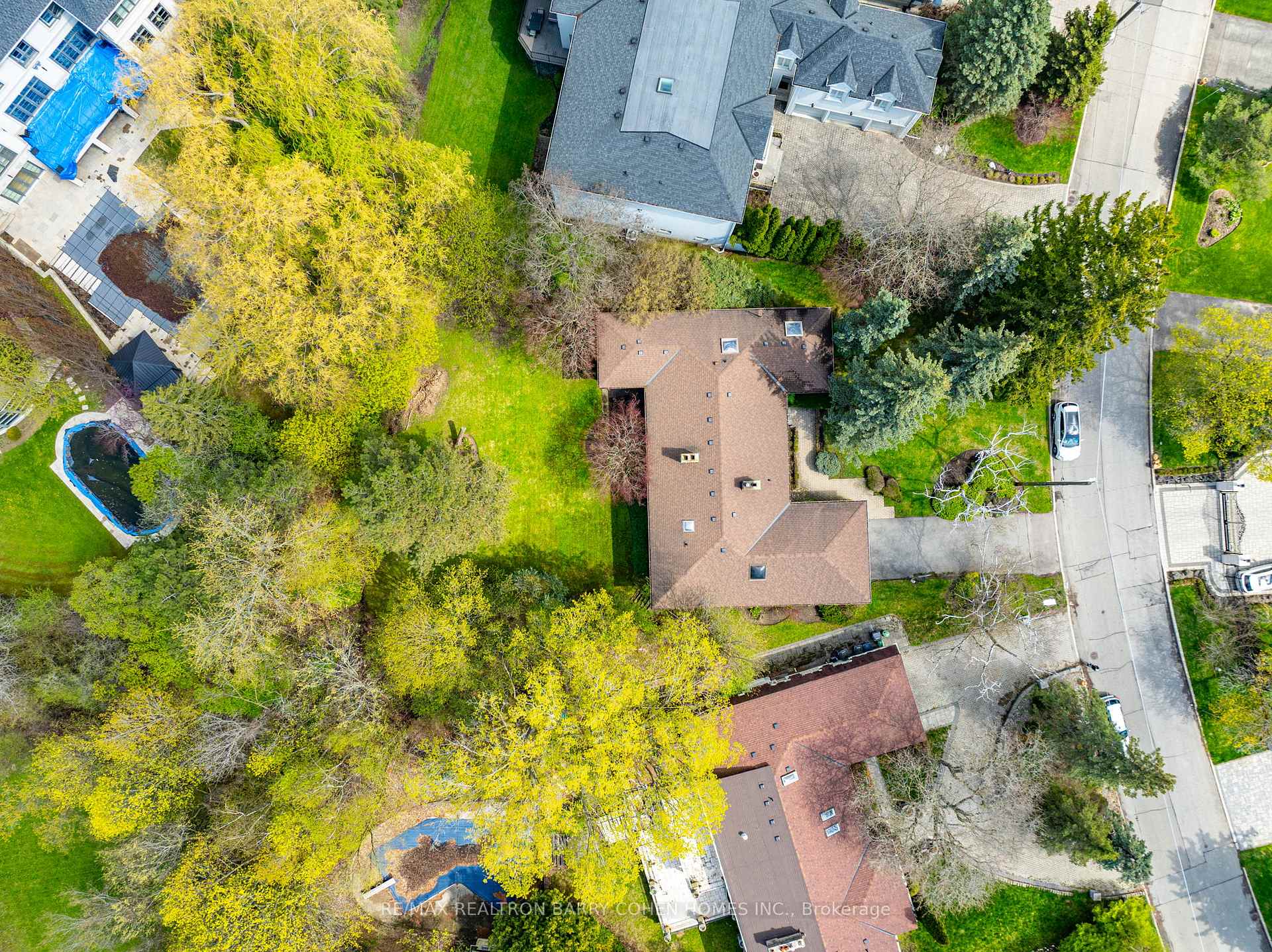 Photo 37 of 18 Brian Cliff Drive, North York, Banbury-Don Mills — HOMEH
