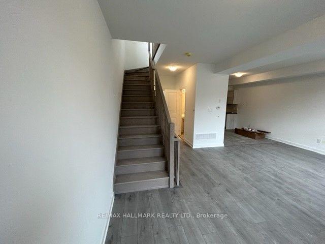 Photo 15 of 48 Spry Lane, Barrie, Innis-Shore — HOMEH