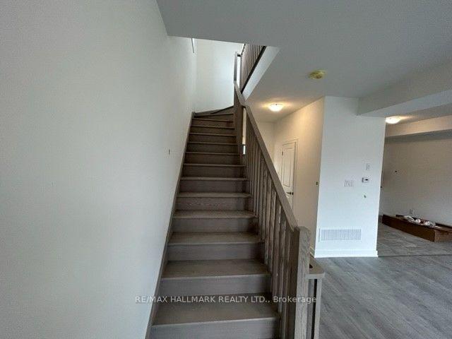 Photo 25 of 48 Spry Lane, Barrie, Innis-Shore — HOMEH