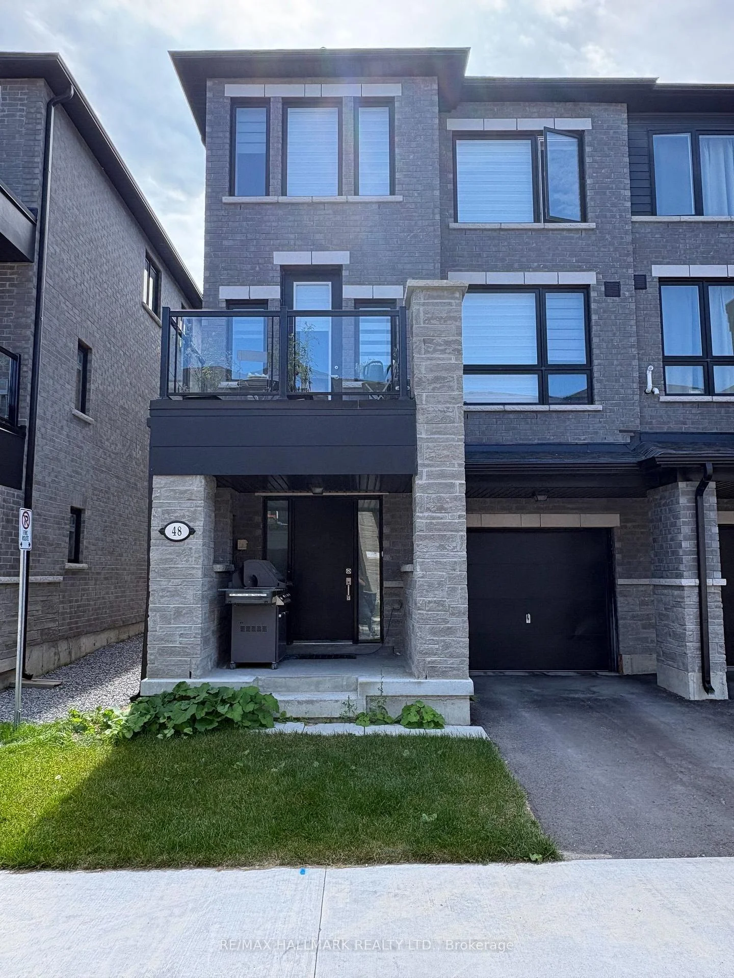 Photo 5 of 48 Spry Lane, Barrie, Innis-Shore — HOMEH