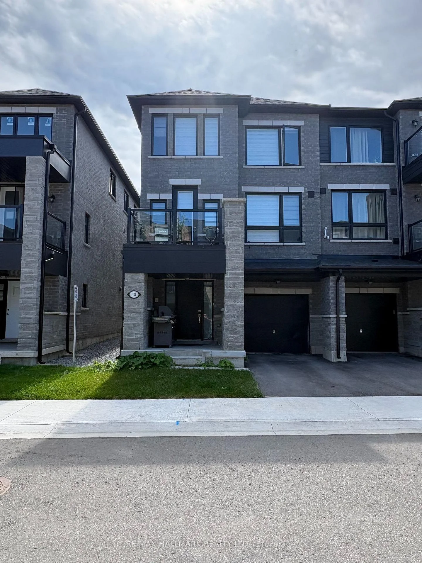 Photo 7 of 48 Spry Lane, Barrie, Innis-Shore — HOMEH