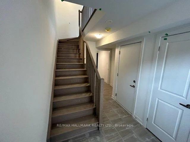 Photo 9 of 48 Spry Lane, Barrie, Innis-Shore — HOMEH