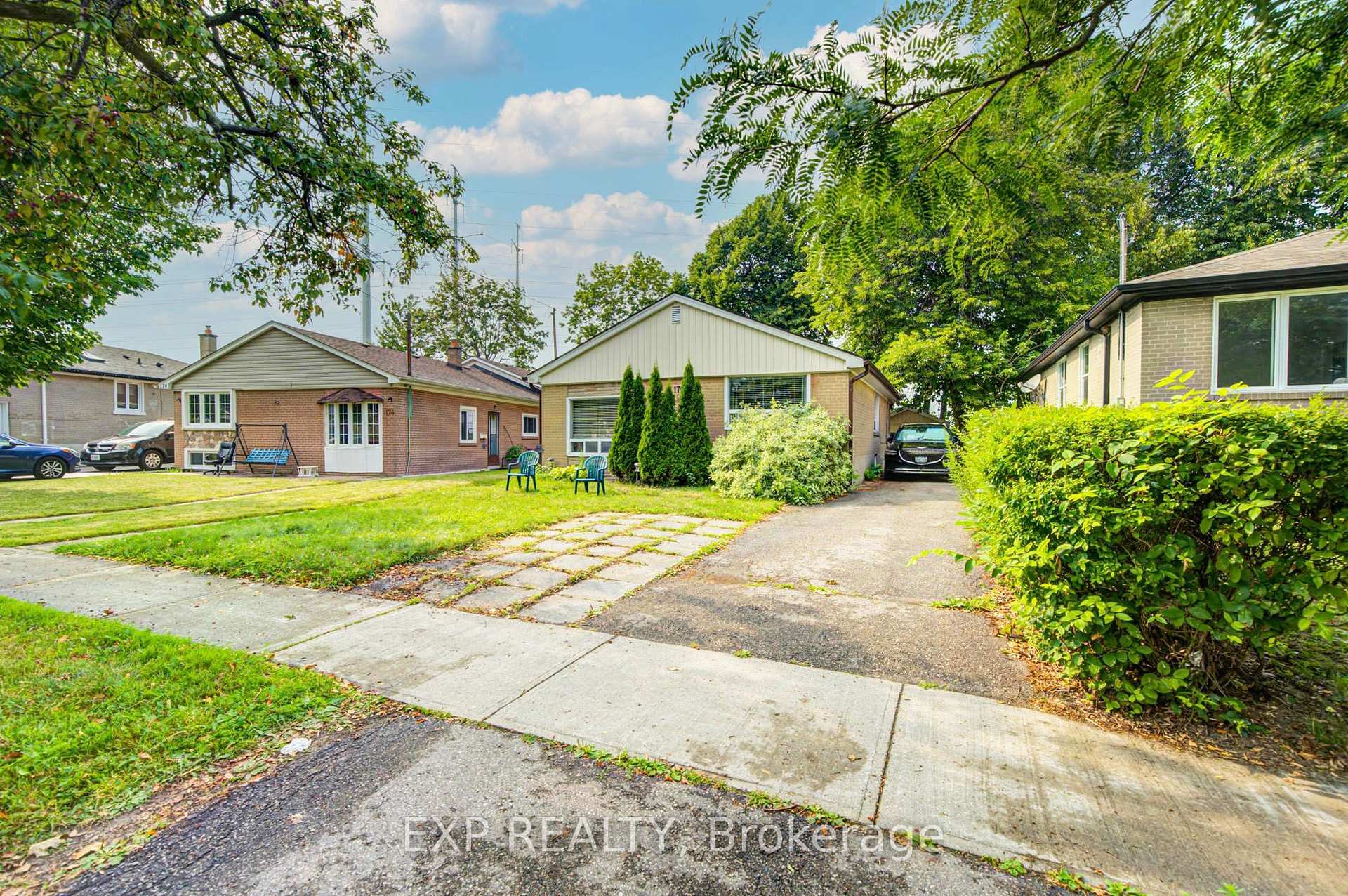 Photo 2 of 176 Sedgemount Drive, Scarborough, Woburn — HOMEH