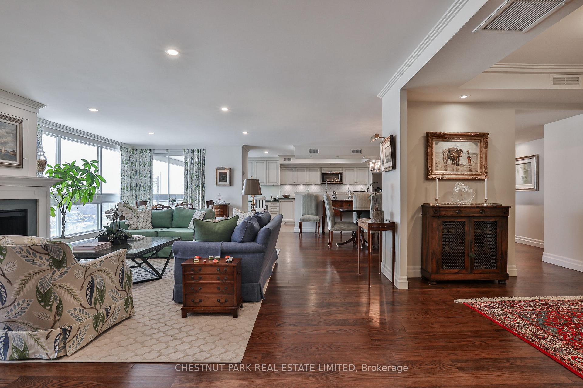 Photo 4 of Unit 1101, 61 St Clair Avenue W, Toronto, Yonge-St. Clair — HOMEH