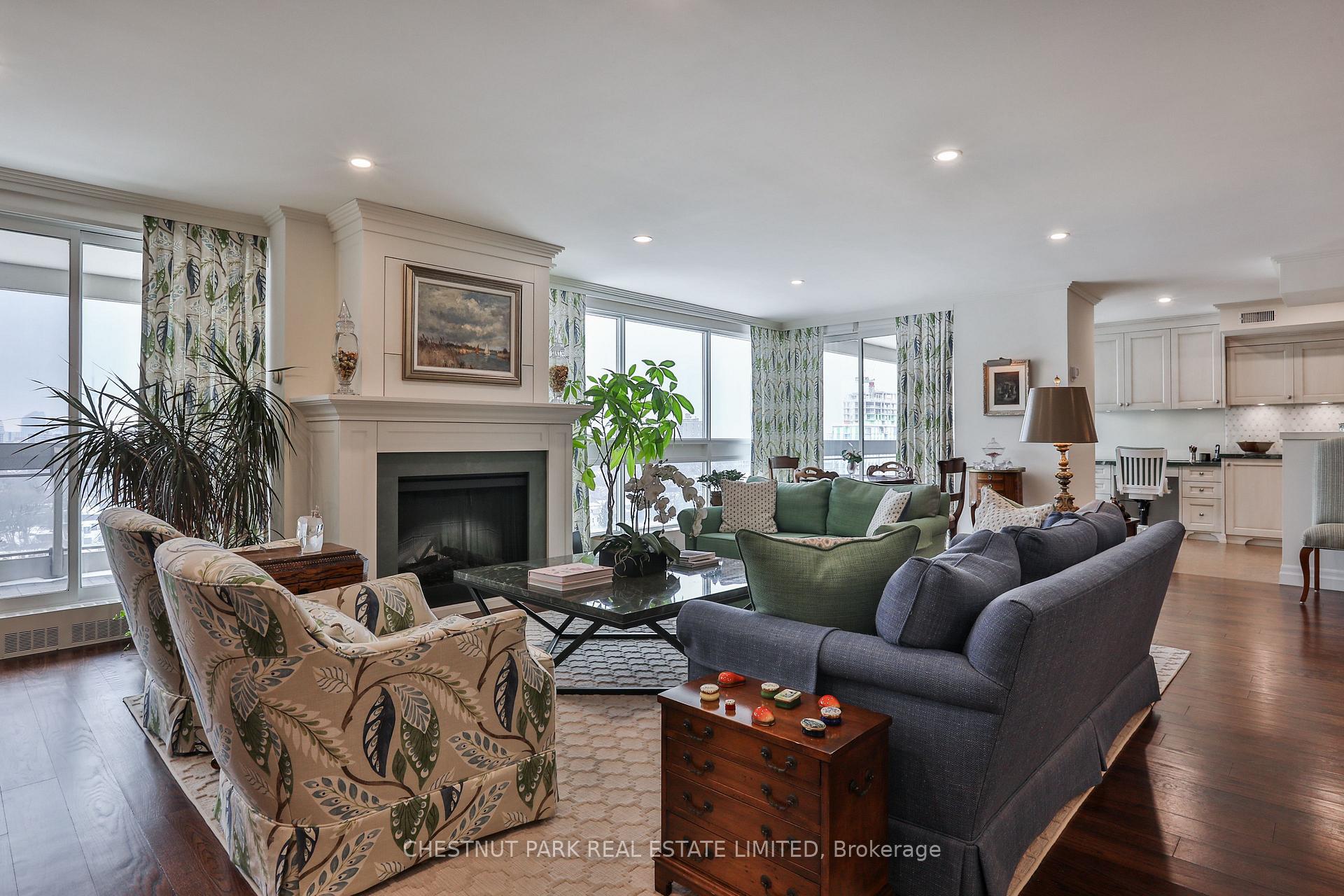 Photo 5 of Unit 1101, 61 St Clair Avenue W, Toronto, Yonge-St. Clair — HOMEH