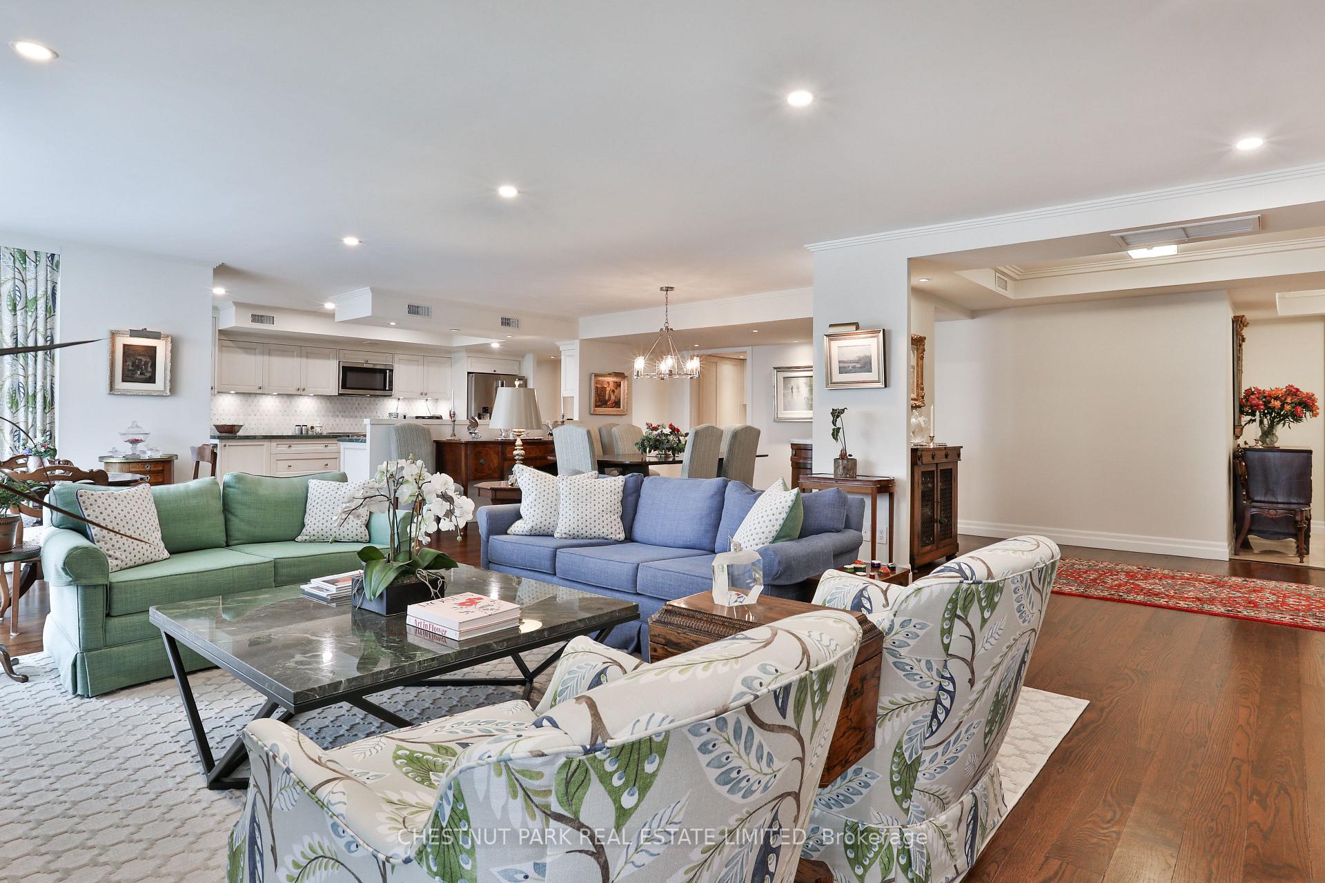 Photo 8 of Unit 1101, 61 St Clair Avenue W, Toronto, Yonge-St. Clair — HOMEH