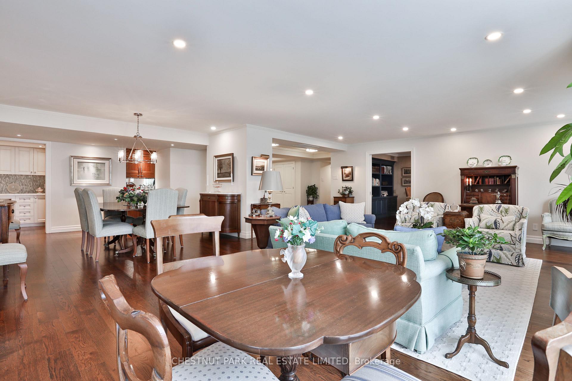 Photo 10 of Unit 1101, 61 St Clair Avenue W, Toronto, Yonge-St. Clair — HOMEH