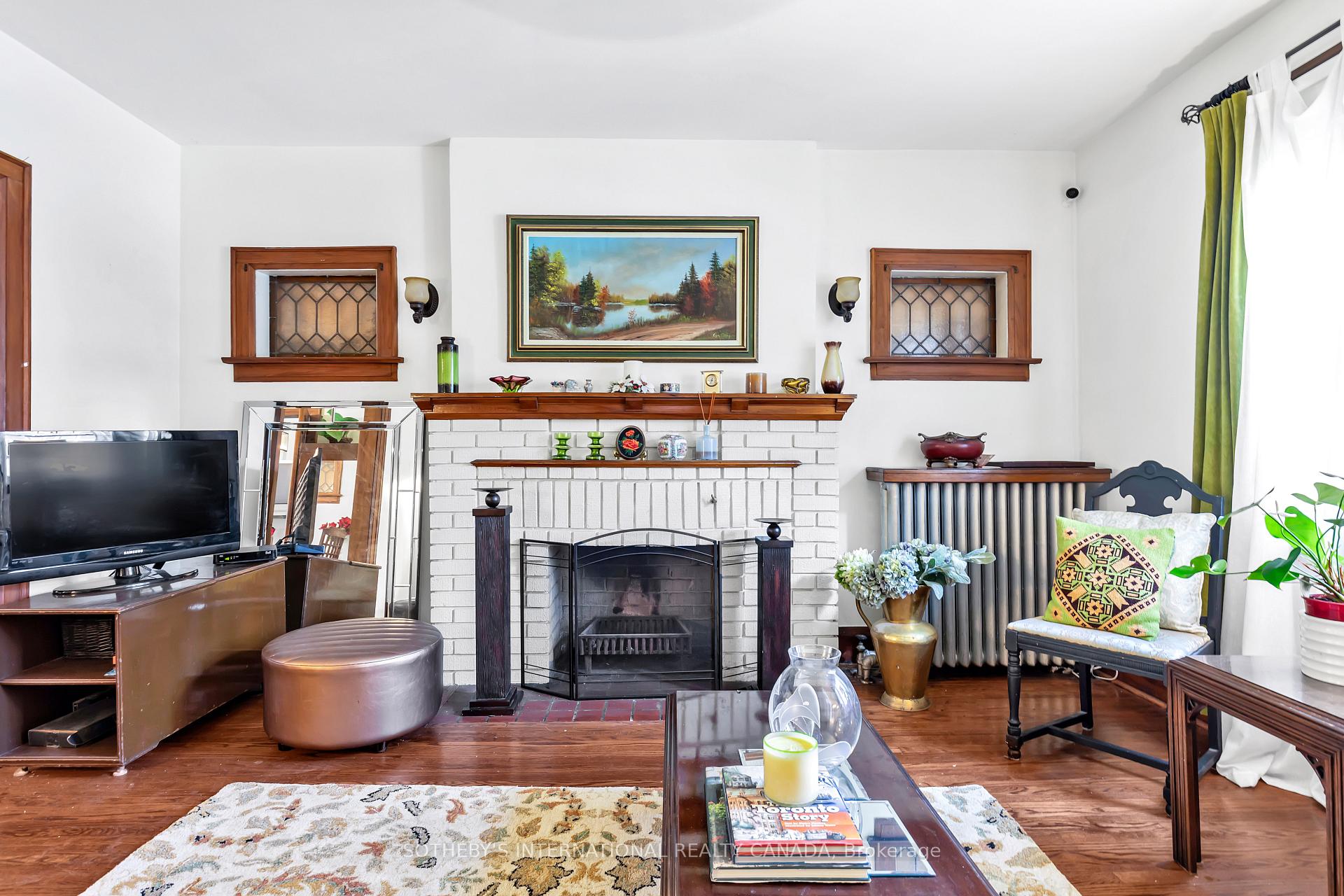 Photo 4 of 36 Hadley Road, Toronto, Mount Pleasant East — HOMEH