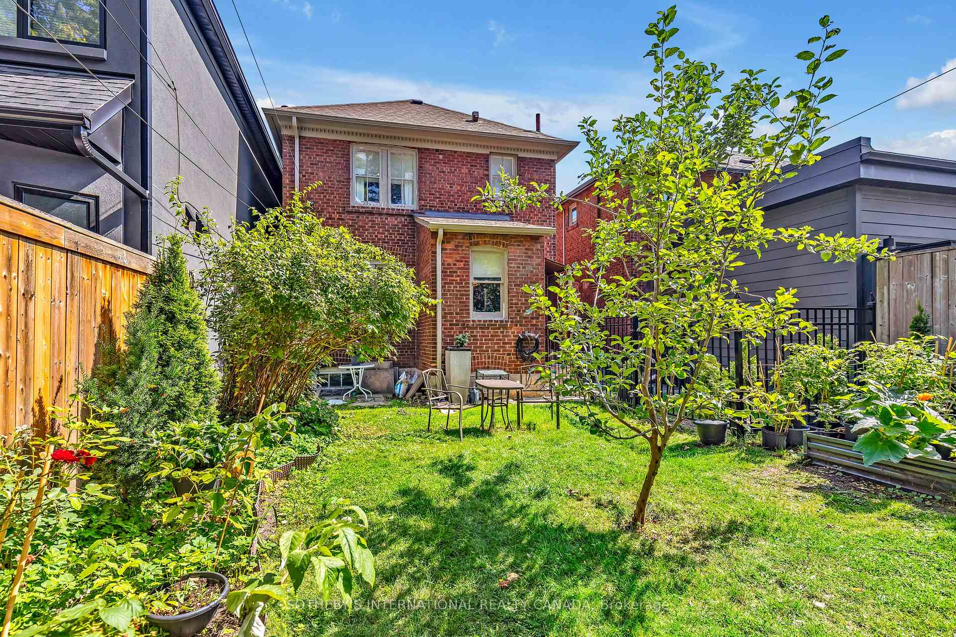 Photo 27 of 36 Hadley Road, Toronto, Mount Pleasant East — HOMEH