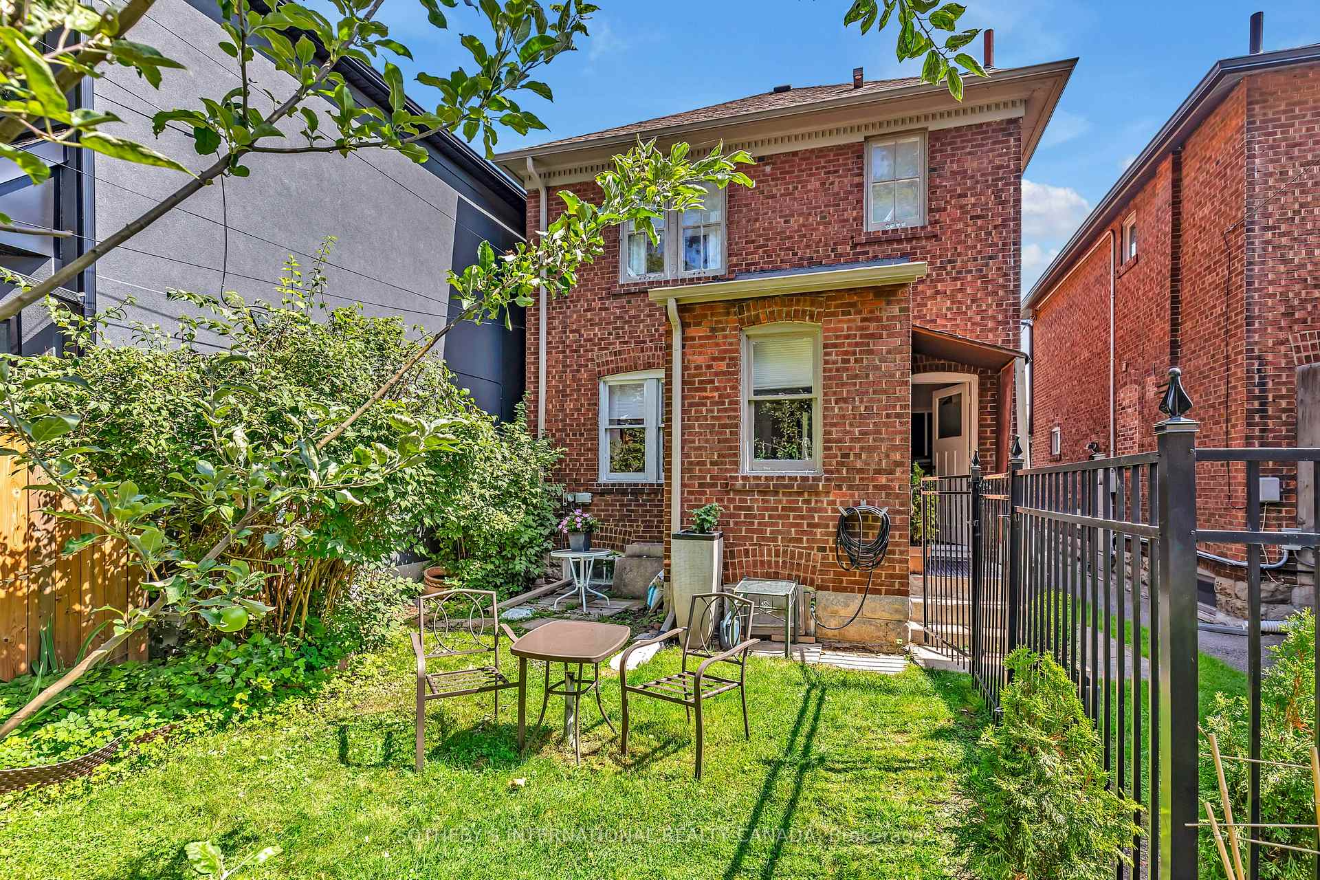 Photo 30 of 36 Hadley Road, Toronto, Mount Pleasant East — HOMEH