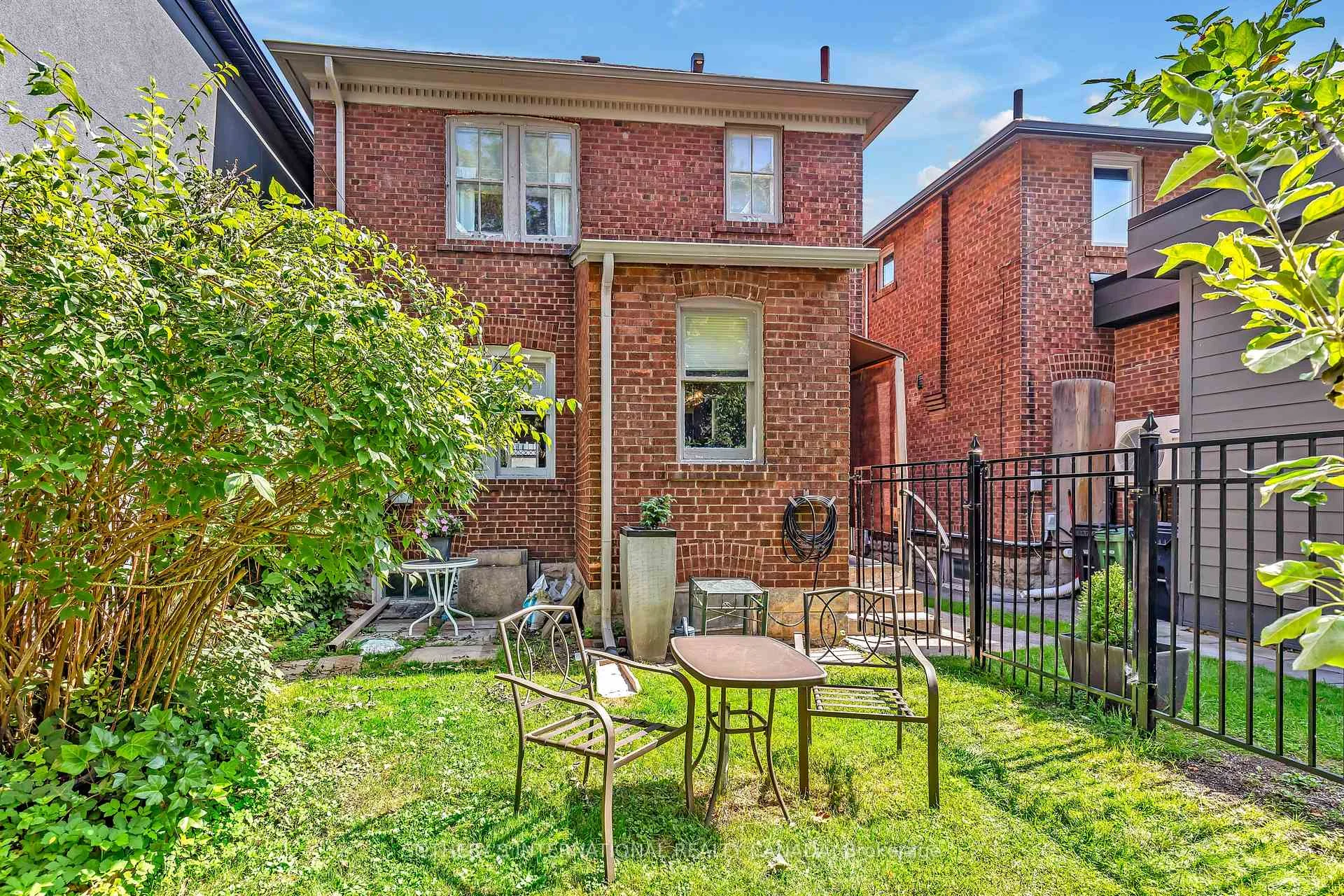 Photo 32 of 36 Hadley Road, Toronto, Mount Pleasant East — HOMEH