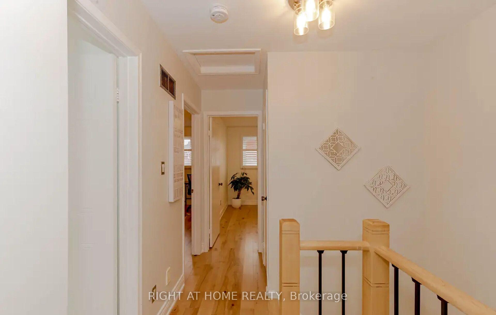 Photo 3 of 1444 Prince John Circle, Oakville, Clearview — HOMEH