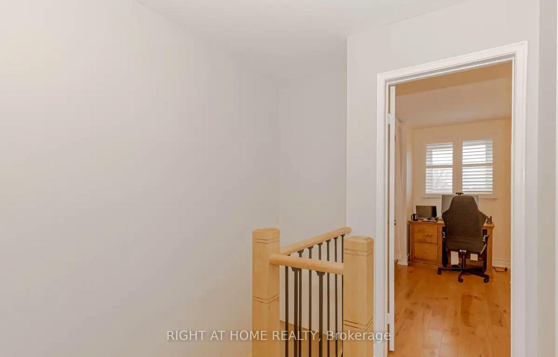Photo 4 of 1444 Prince John Circle, Oakville, Clearview — HOMEH