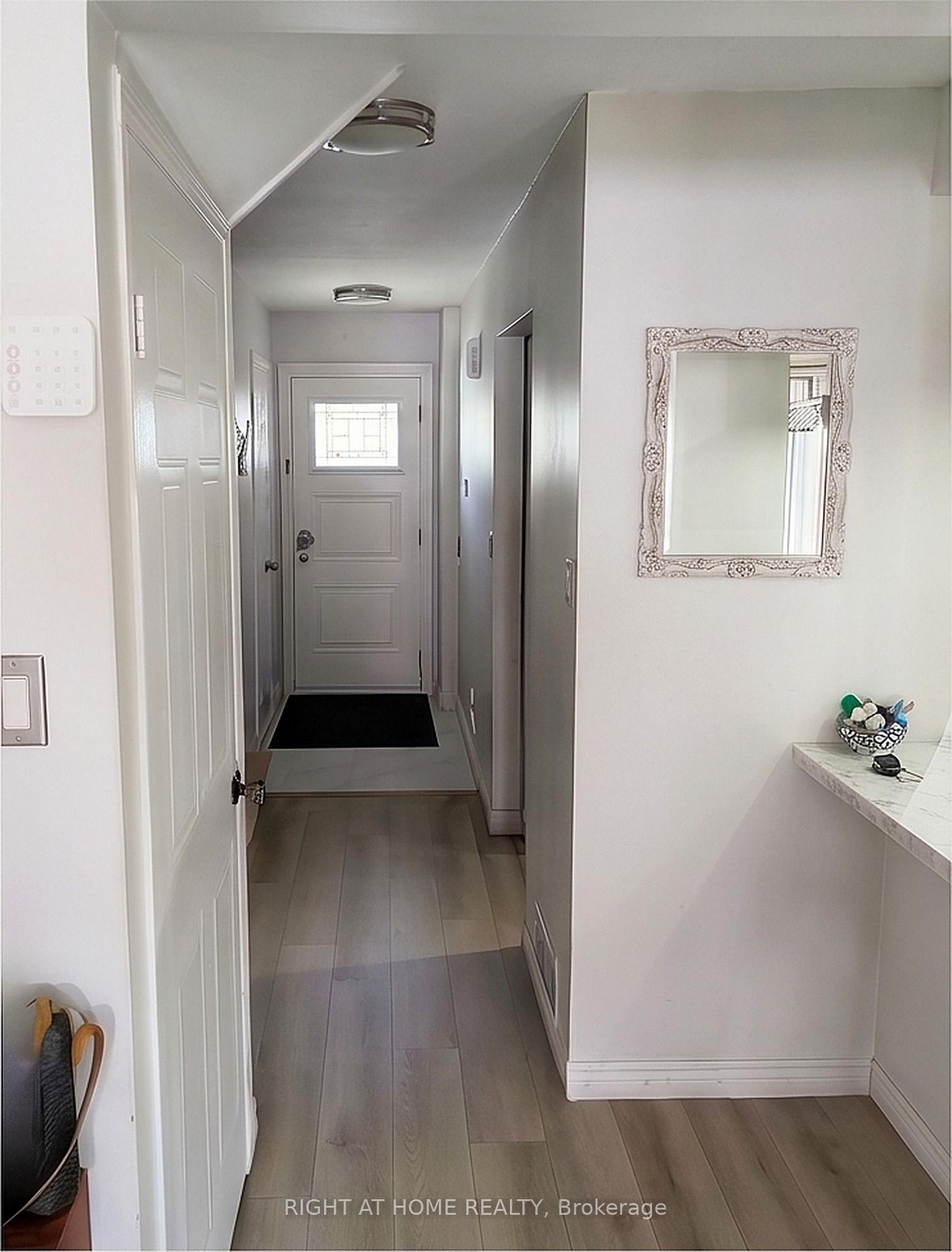 Photo 6 of 1444 Prince John Circle, Oakville, Clearview — HOMEH