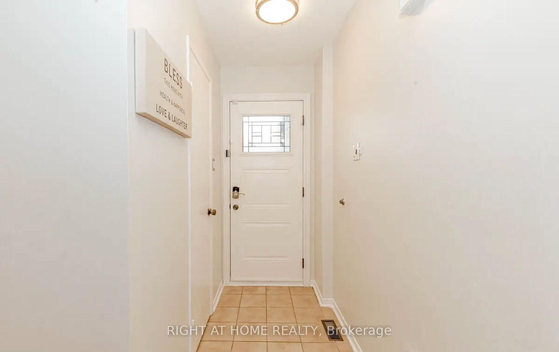 Photo 9 of 1444 Prince John Circle, Oakville, Clearview — HOMEH
