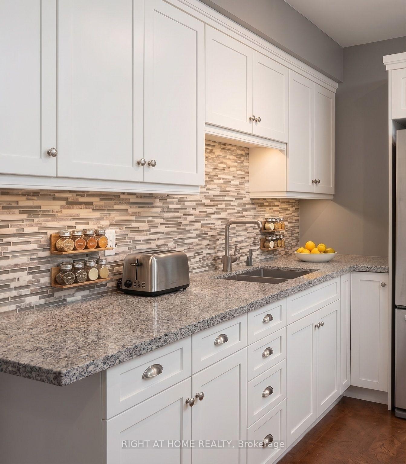 Photo 12 of 1444 Prince John Circle, Oakville, Clearview — HOMEH
