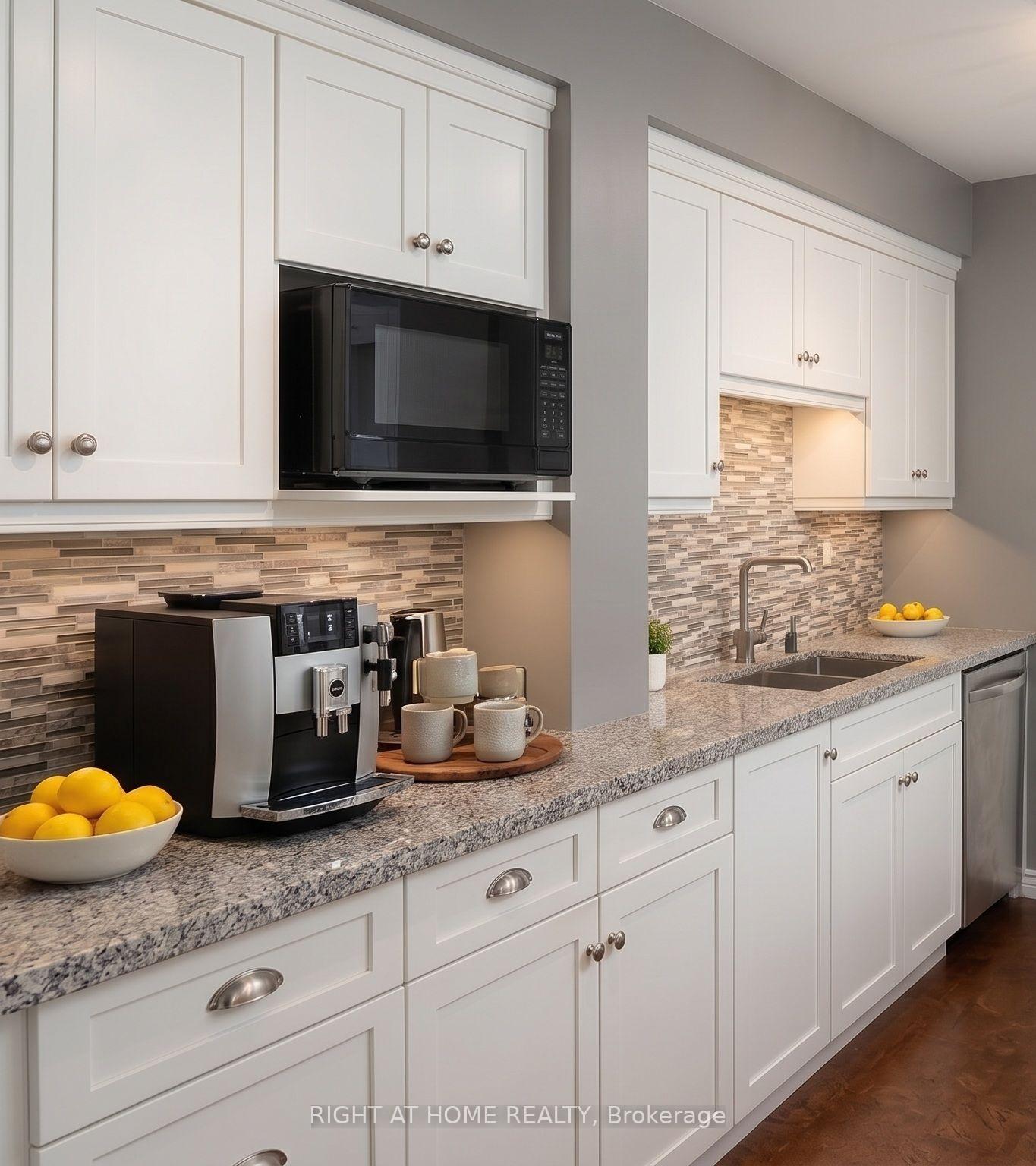 Photo 13 of 1444 Prince John Circle, Oakville, Clearview — HOMEH