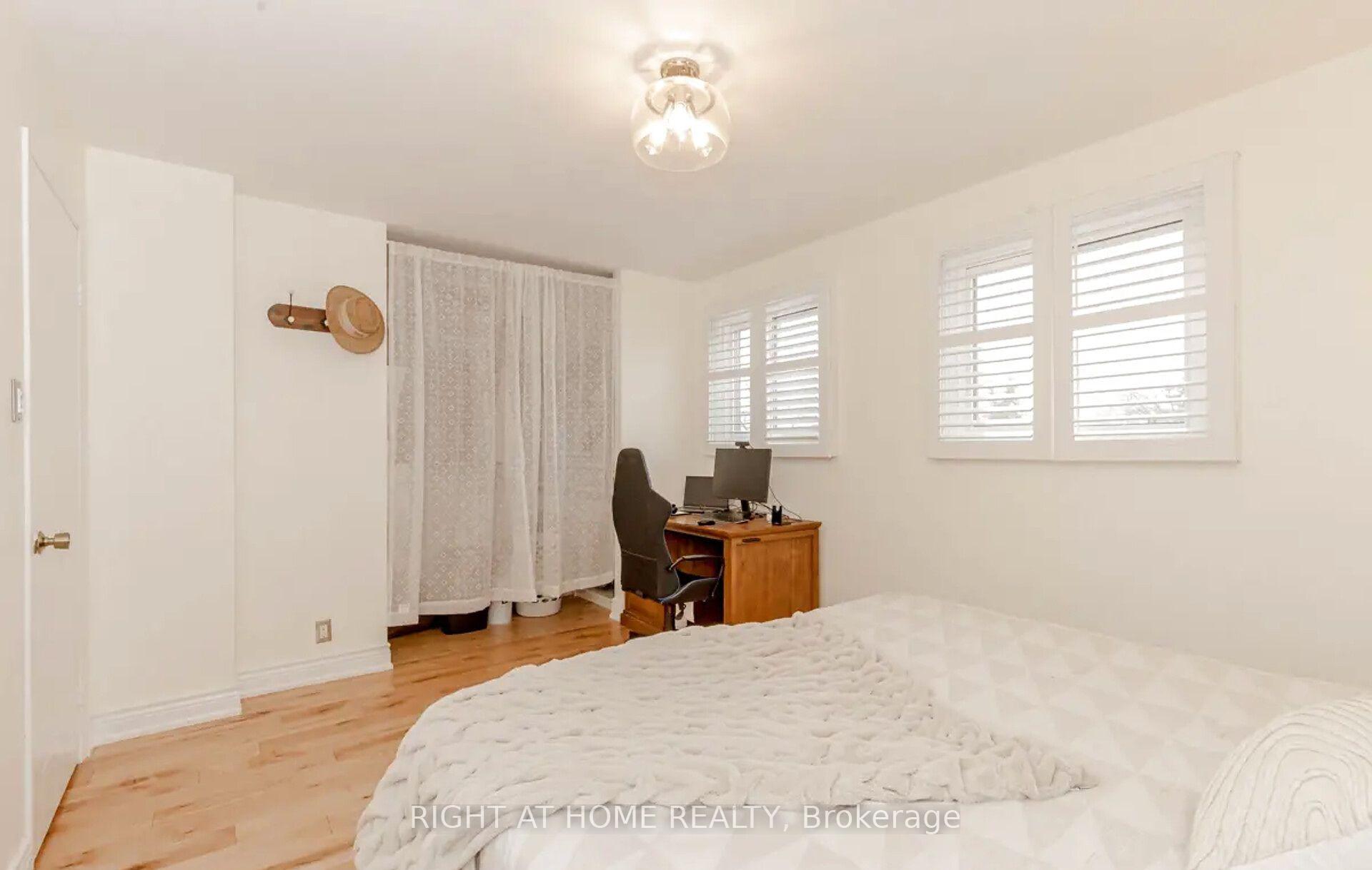 Photo 18 of 1444 Prince John Circle, Oakville, Clearview — HOMEH