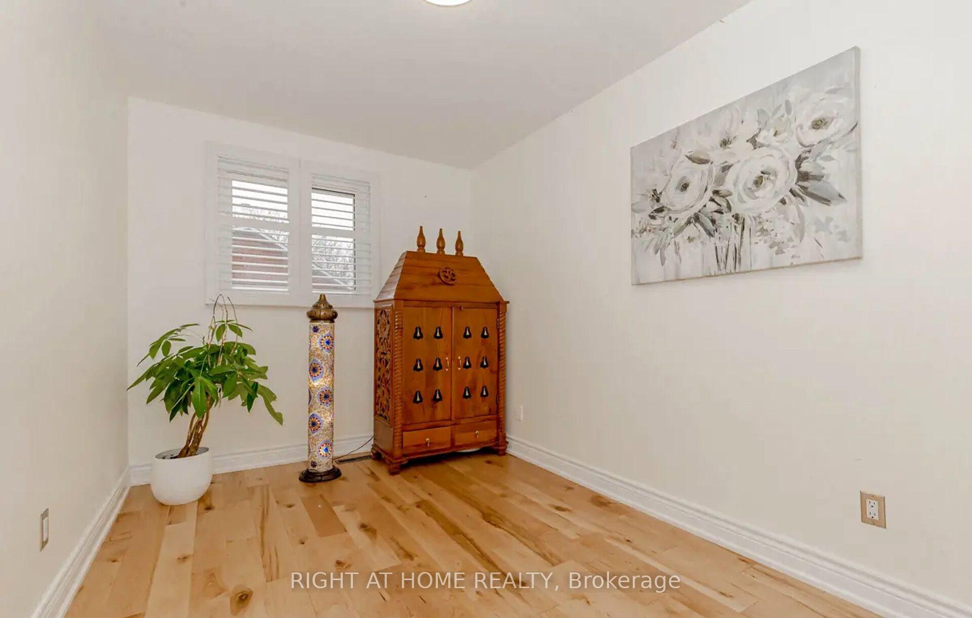 Photo 21 of 1444 Prince John Circle, Oakville, Clearview — HOMEH