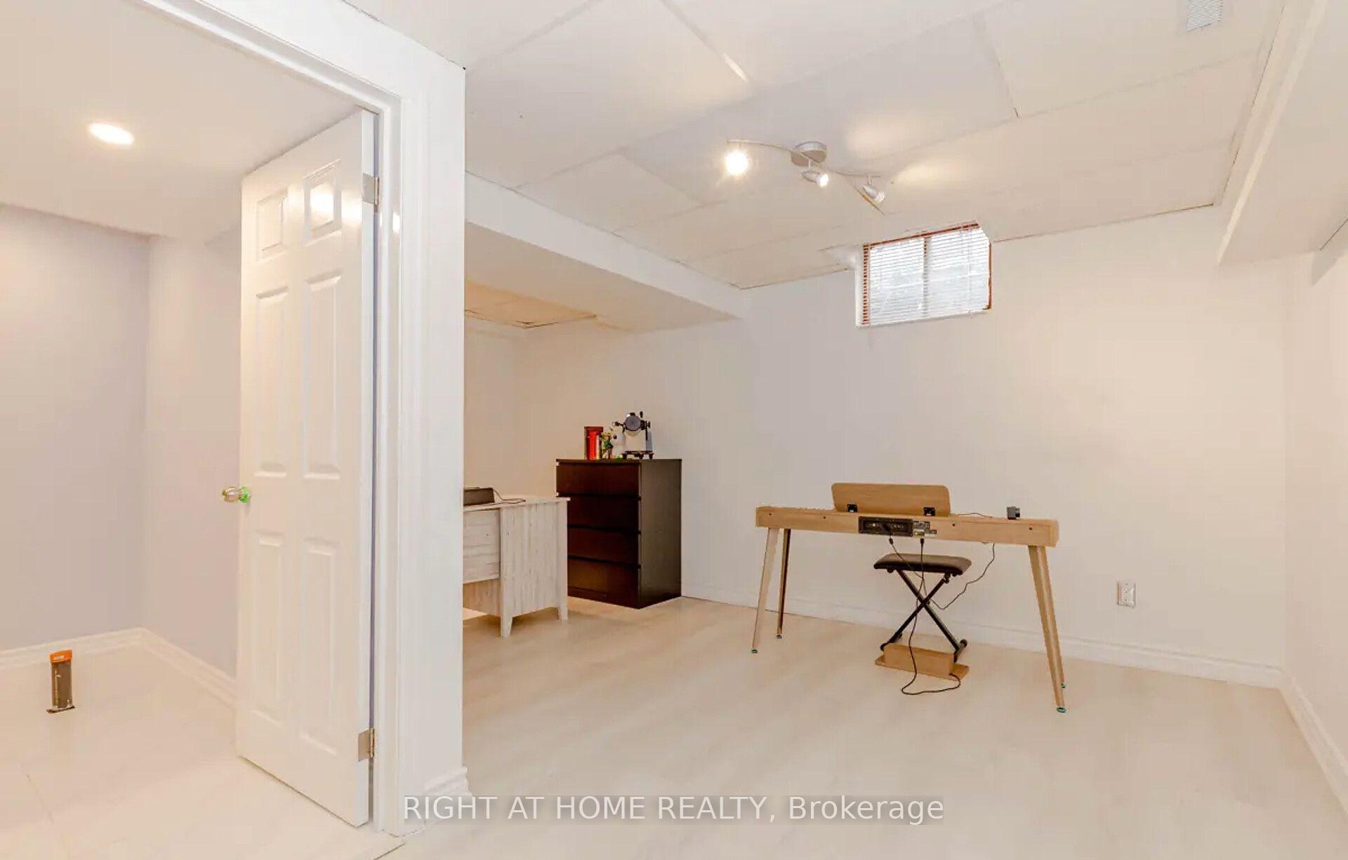 Photo 30 of 1444 Prince John Circle, Oakville, Clearview — HOMEH