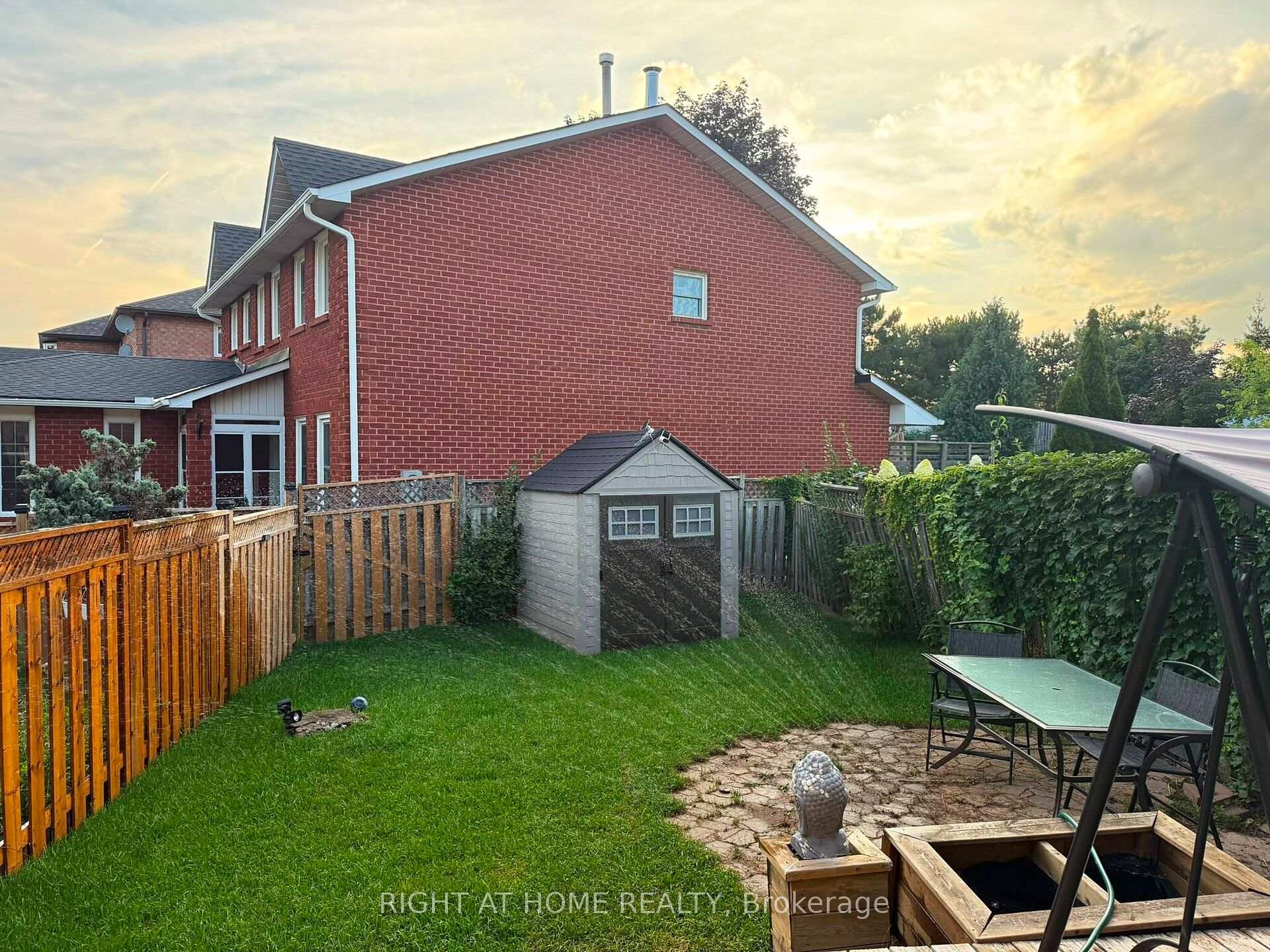 Photo 35 of 1444 Prince John Circle, Oakville, Clearview — HOMEH