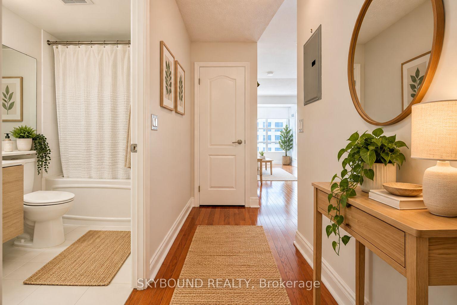 Photo 3 of Unit 1702, 33 Elm Drive W, Mississauga, City Centre — HOMEH