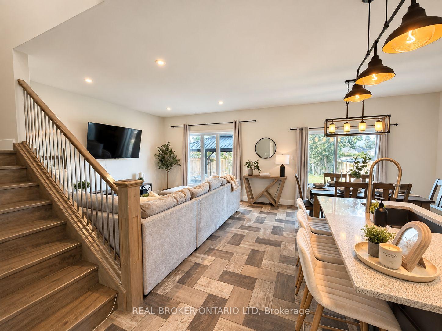 Photo 3 of 22 Queensway Drive, Strathroy-Caradoc, SE — HOMEH