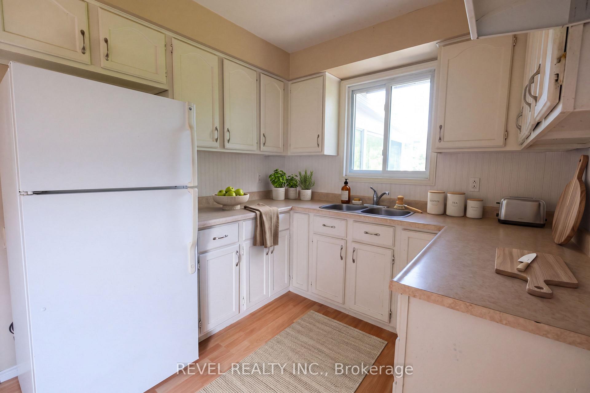 Photo 8 of 176 Towerhill Road, Peterborough, Northcrest Ward 5 — HOMEH