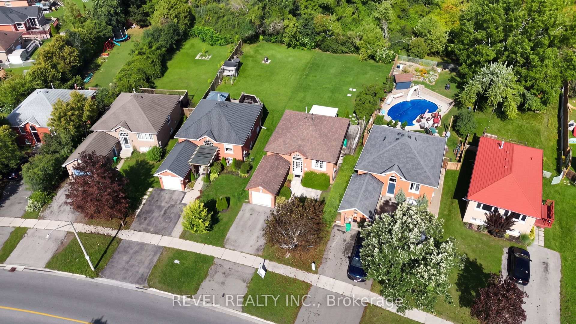 Photo 25 of 176 Towerhill Road, Peterborough, Northcrest Ward 5 — HOMEH
