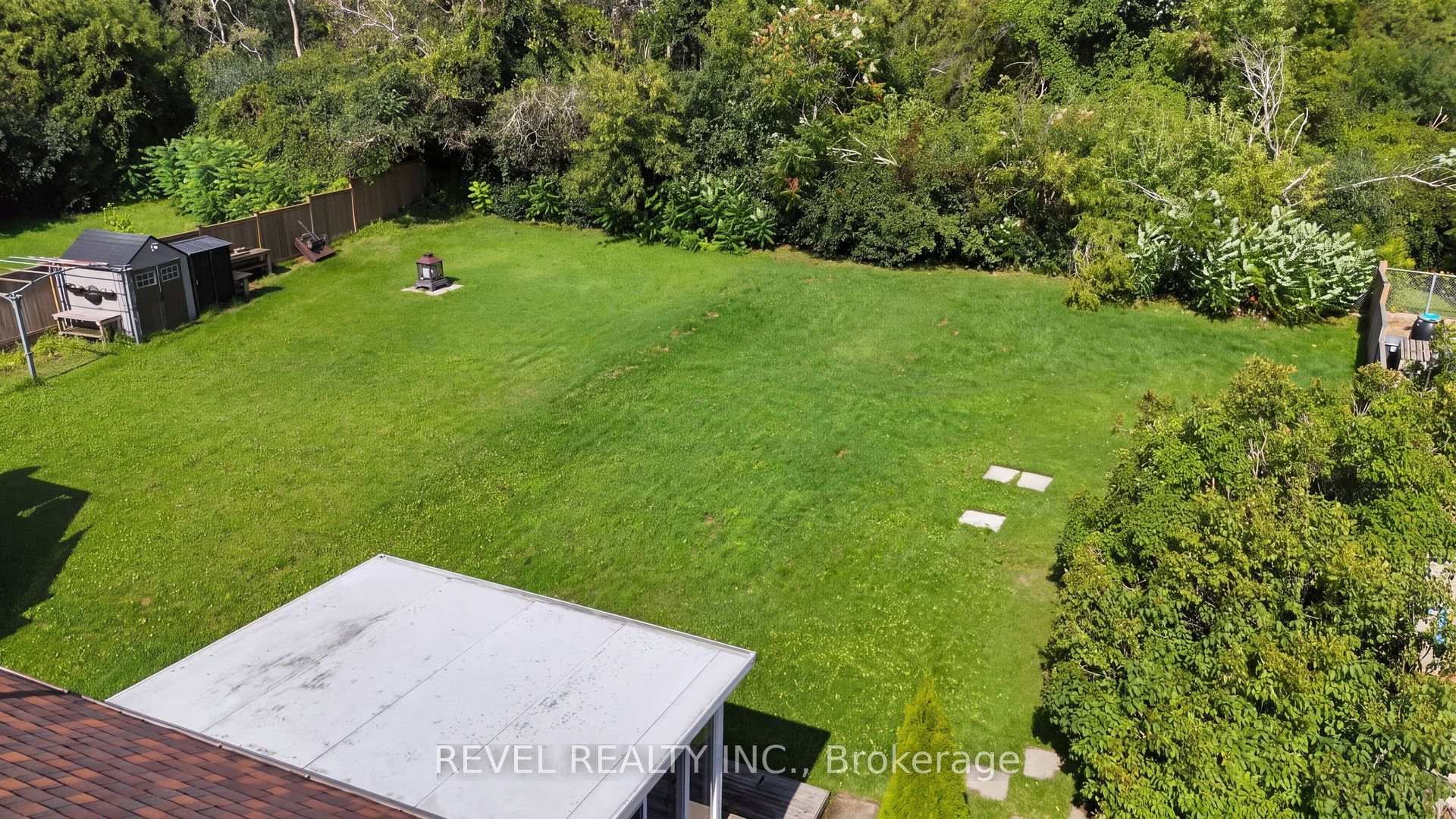 Photo 26 of 176 Towerhill Road, Peterborough, Northcrest Ward 5 — HOMEH